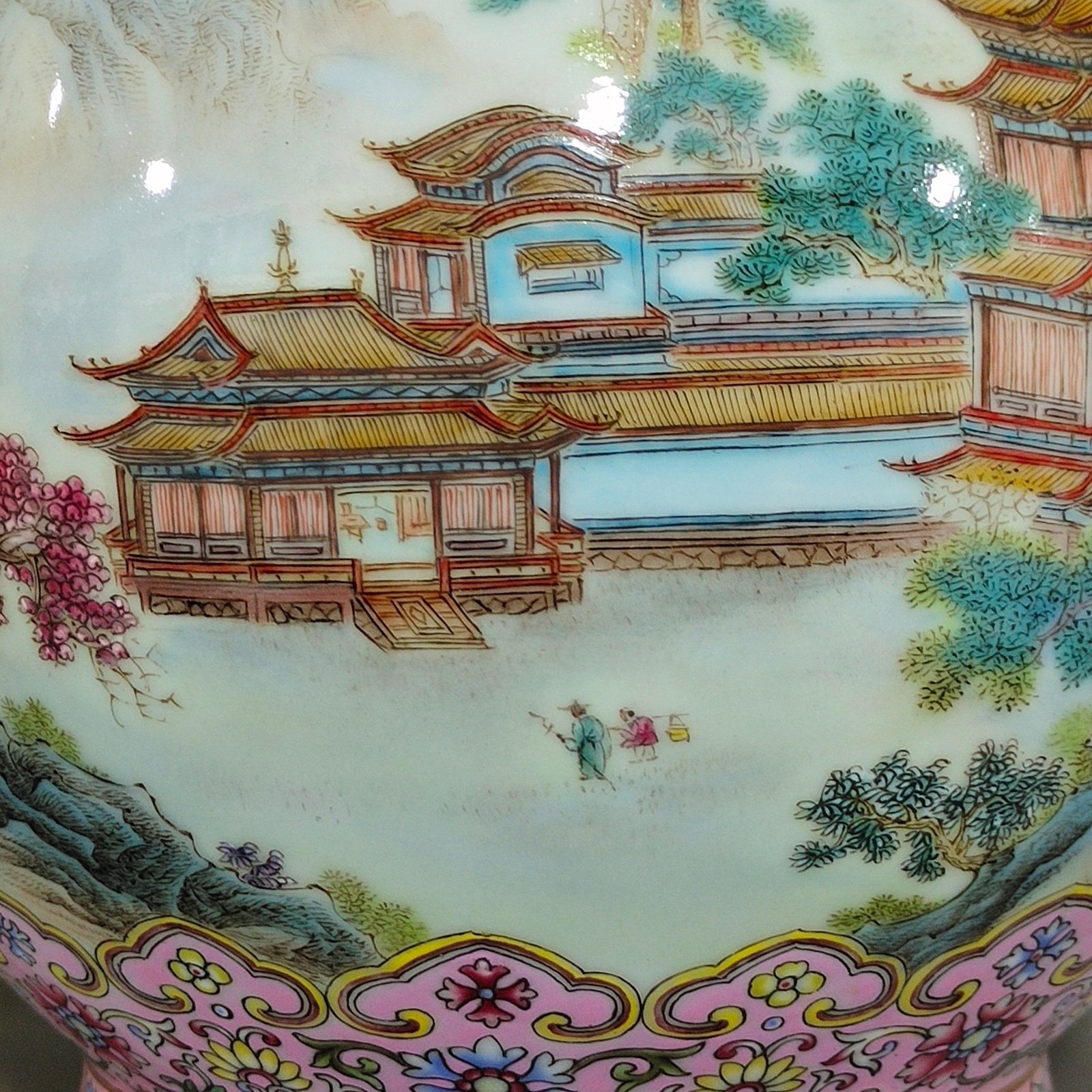 Qing Dynasty Qianlong Fendi landscape attic double-eared statue