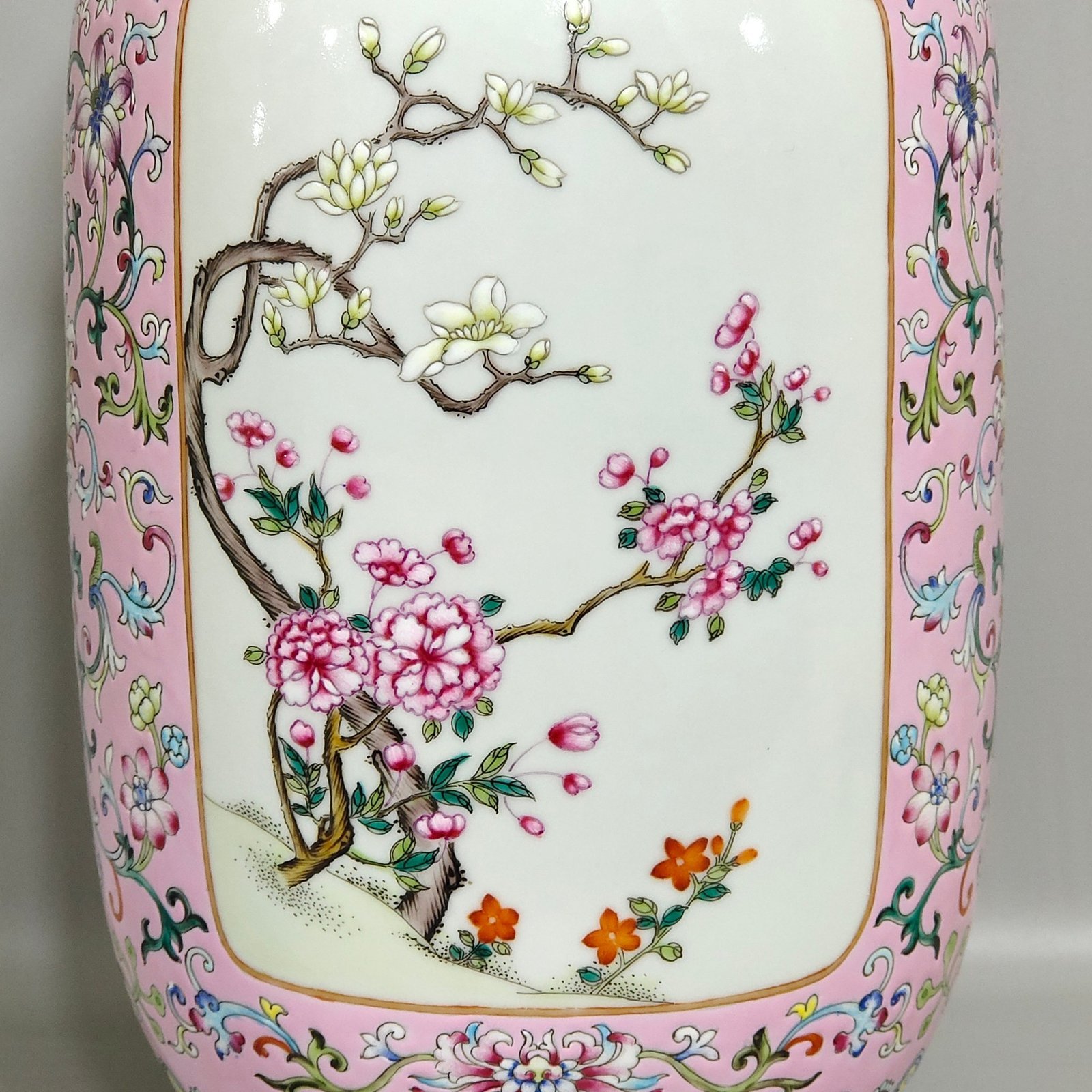 Qing Dynasty Qianlong pink window flower amphora