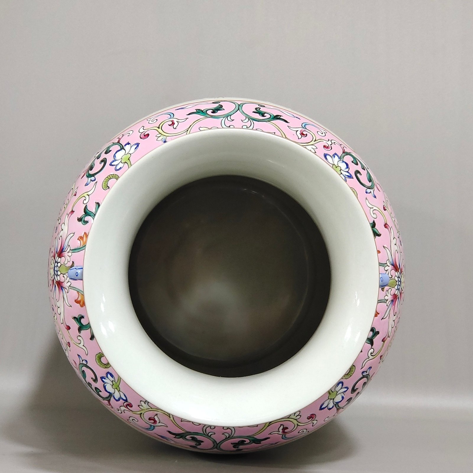 Qing Dynasty Qianlong pink window flower amphora