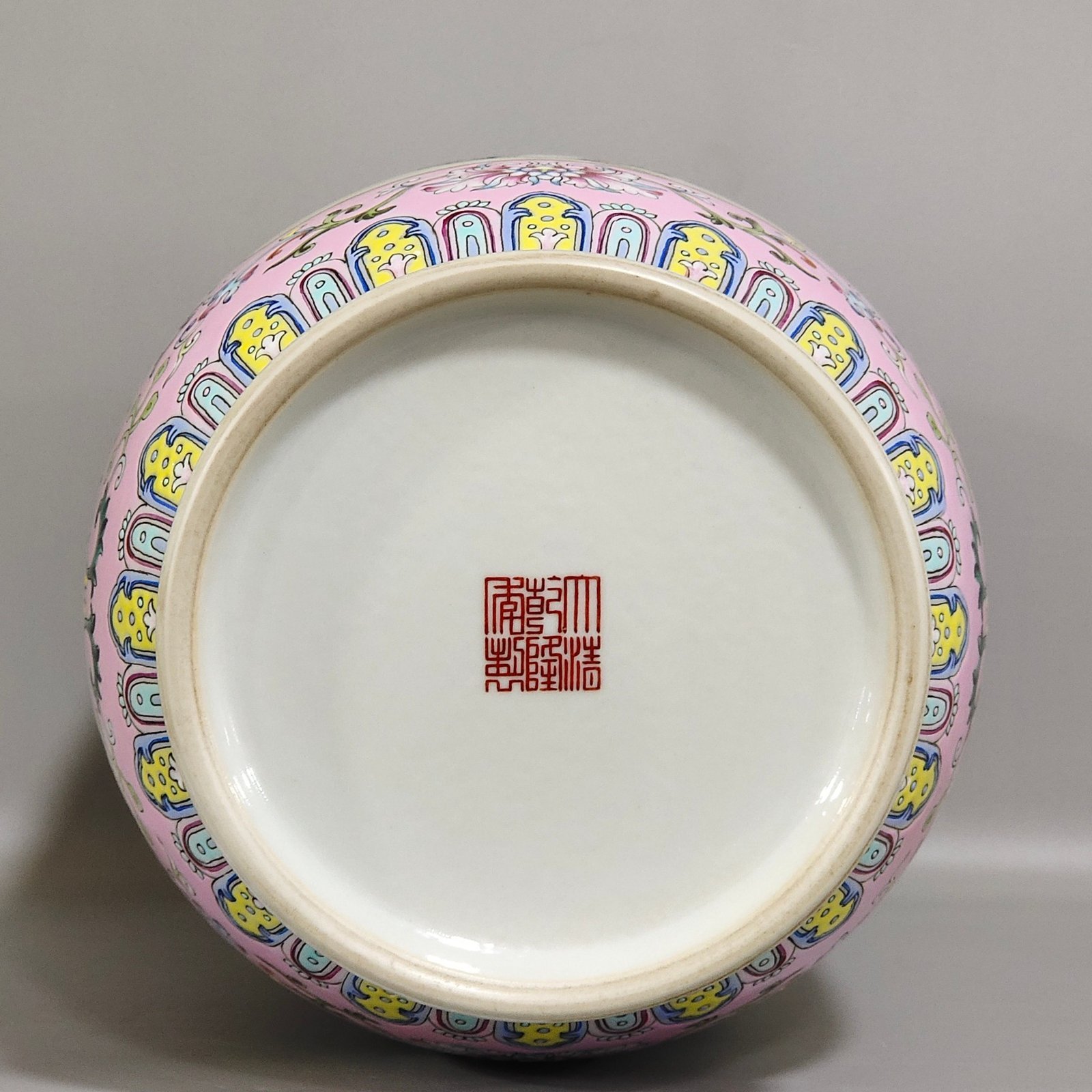 Qing Dynasty Qianlong pink window flower amphora