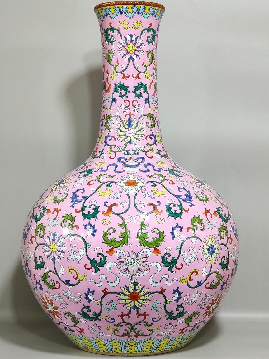 Qing Dynasty Qianlong powder ground with branches and eight treasures pattern vase