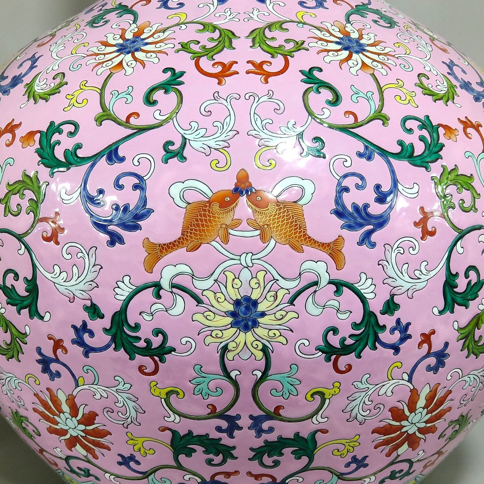 Qing Dynasty Qianlong powder ground with branches and eight treasures pattern vase