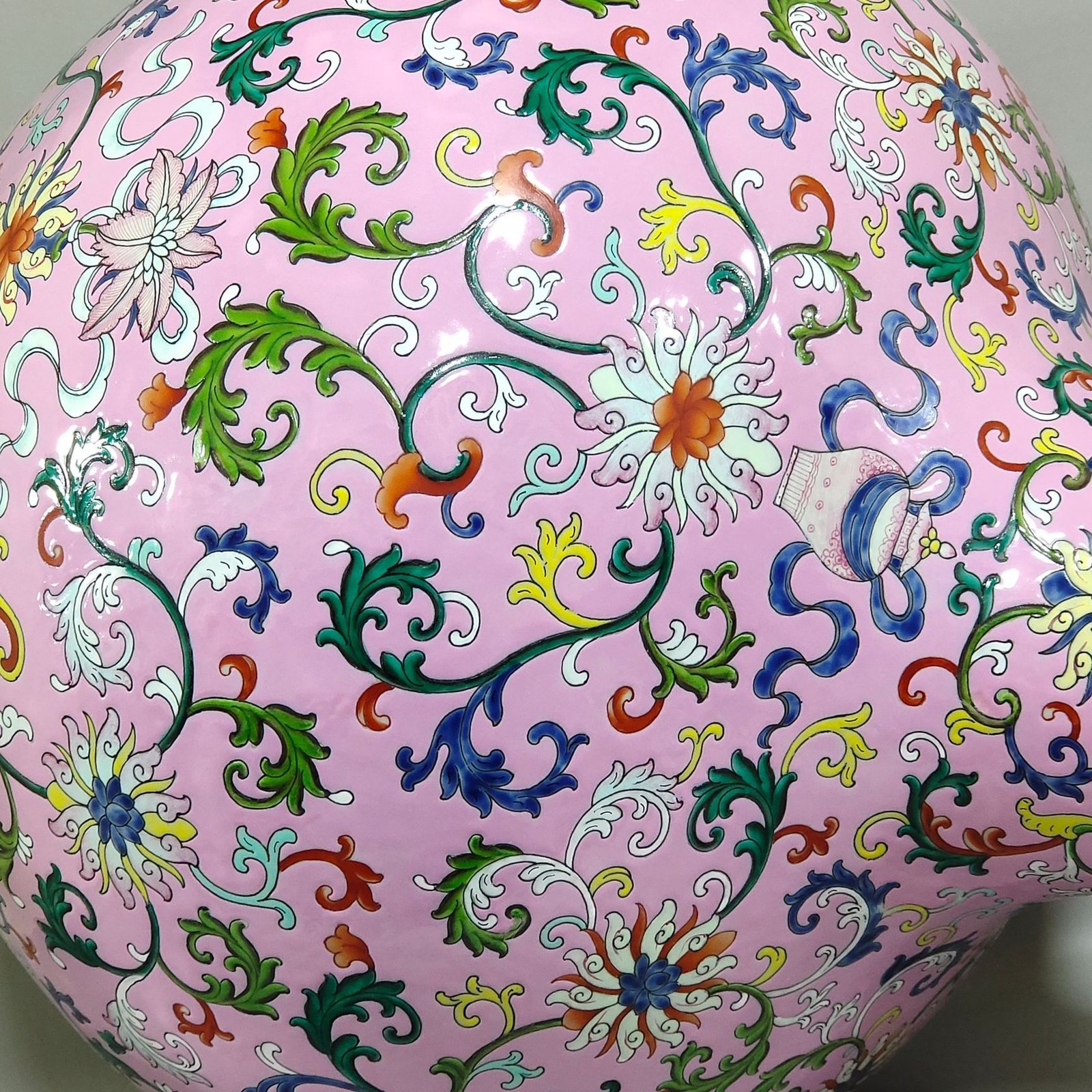 Qing Dynasty Qianlong powder ground with branches and eight treasures pattern vase