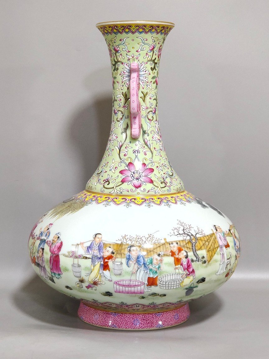 Qing Dynasty Qianlong Greenland Farmhouse double-eared flat-belly vase