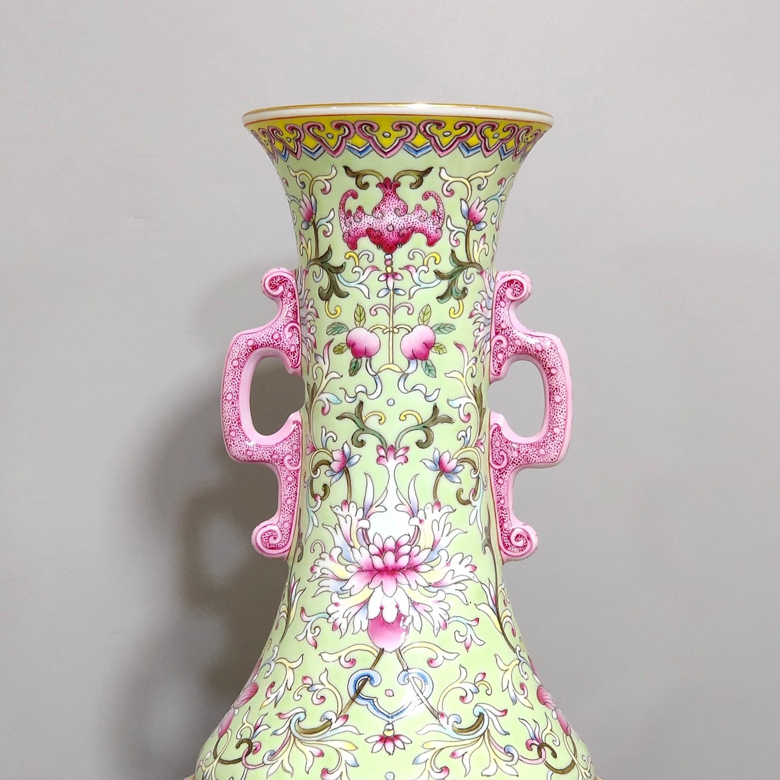 Qing Dynasty Qianlong Greenland Farmhouse double-eared flat-belly vase