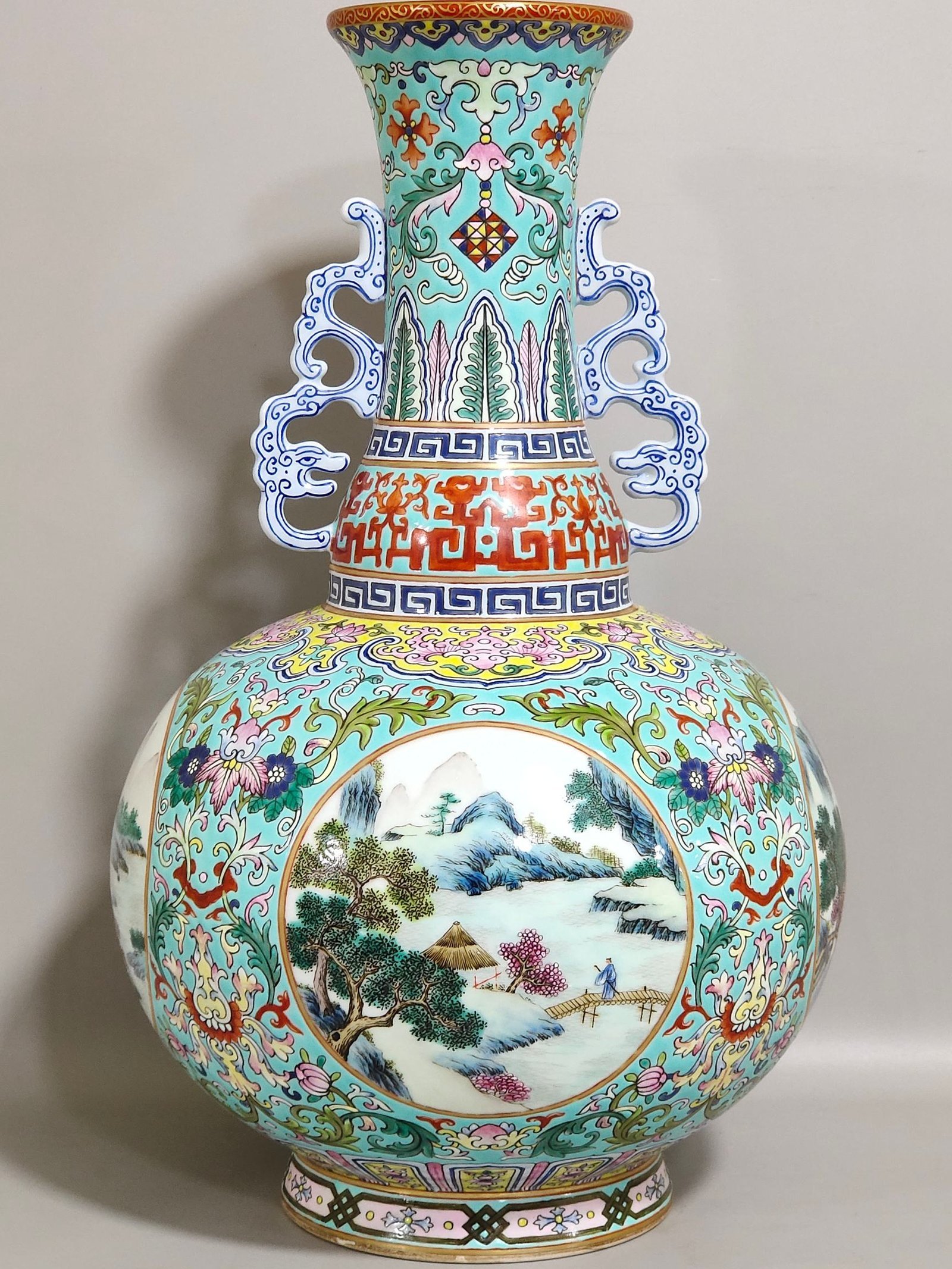 Qing Dynasty Qianlong green space window landscape amphora