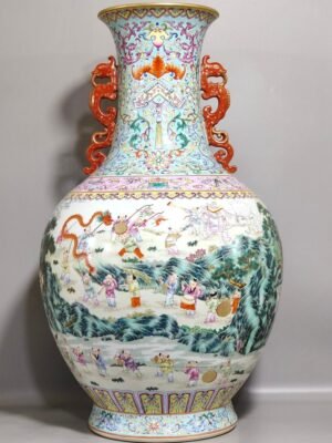 Qing Dynasty Qianlong Green Land Hundred Sons in Spring Large double-eared vase