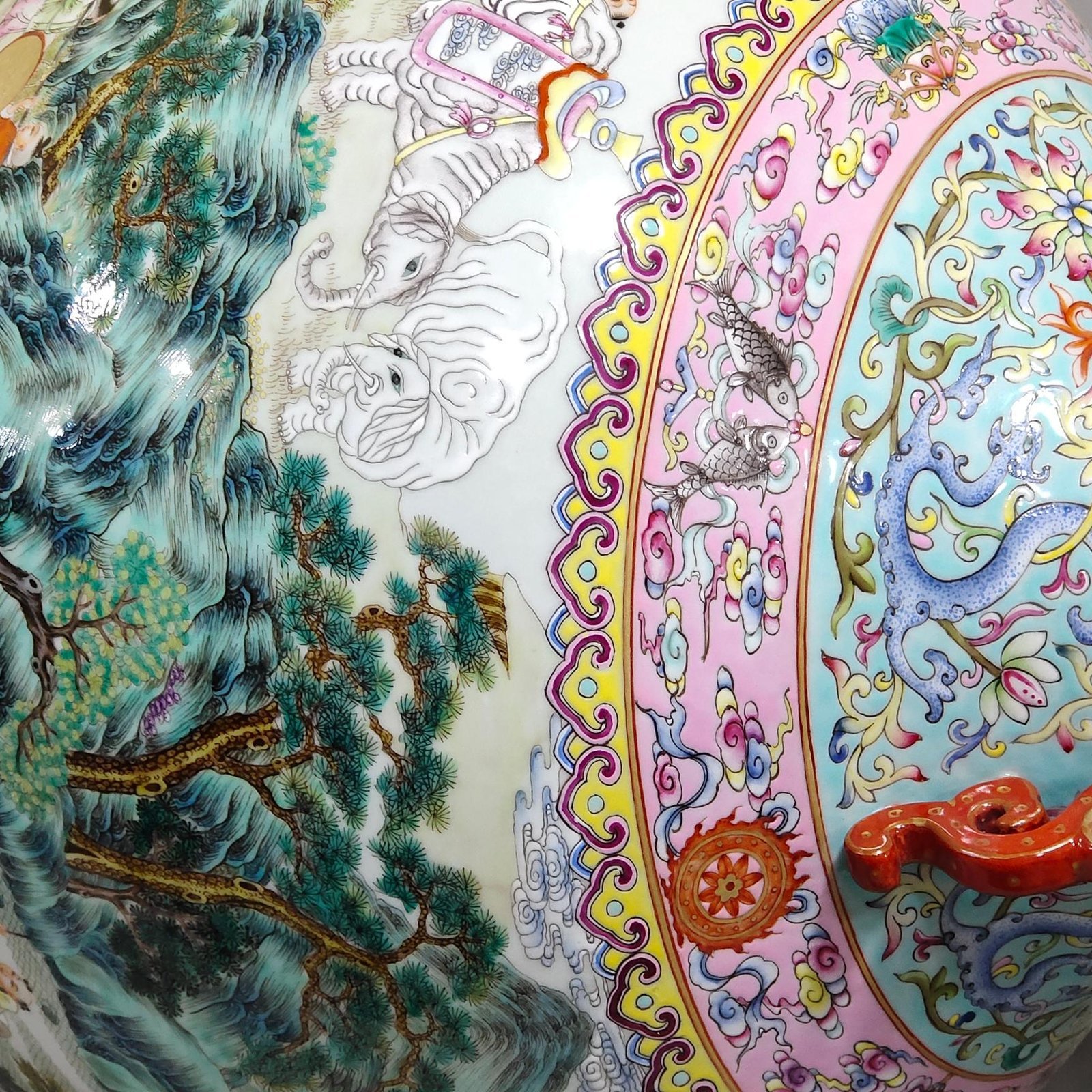 Qing Dynasty Qianlong Green Land Hundred Sons in Spring Large double-eared vase