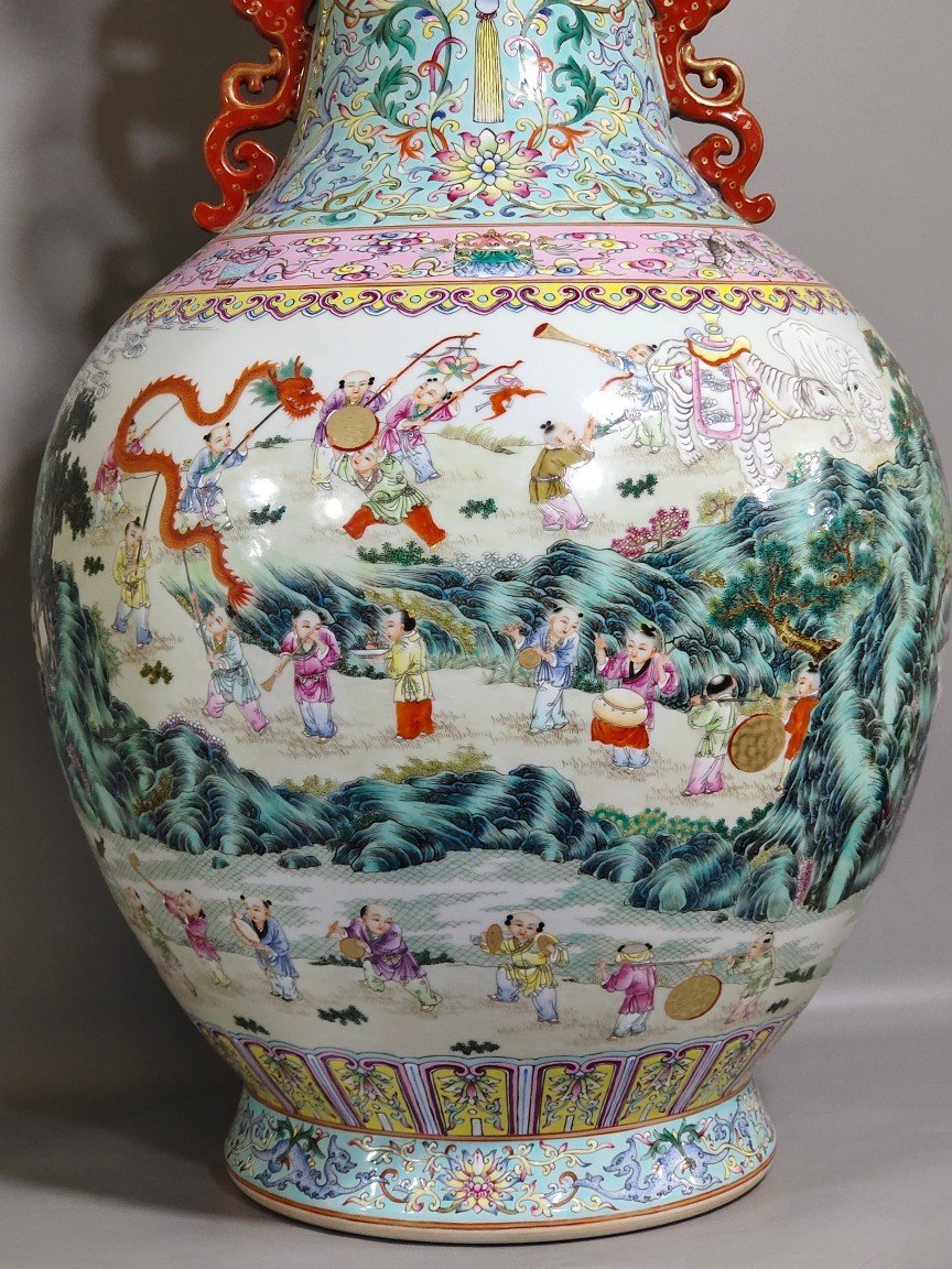 Qing Dynasty Qianlong Green Land Hundred Sons in Spring Large double-eared vase