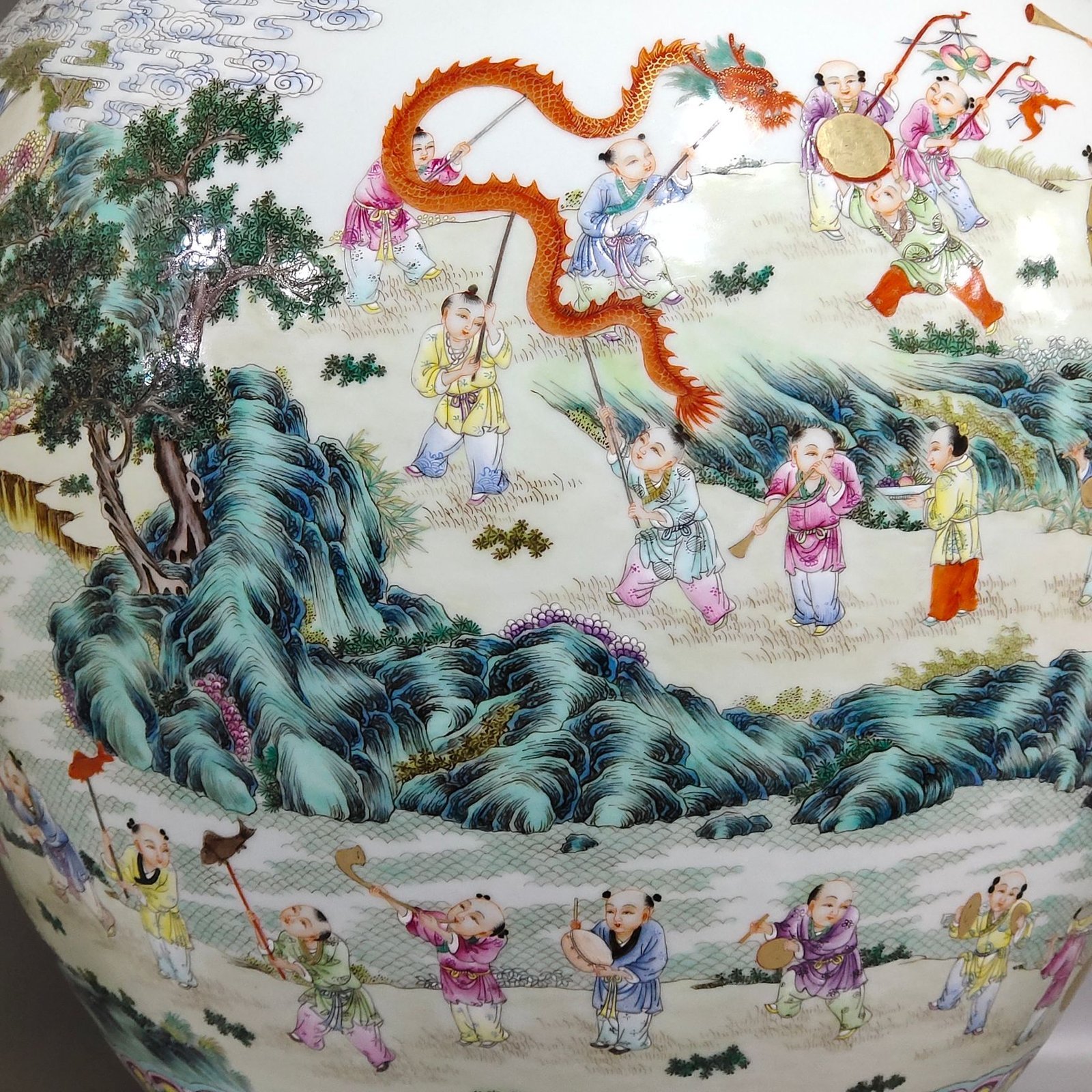 Qing Dynasty Qianlong Green Land Hundred Sons in Spring Large double-eared vase
