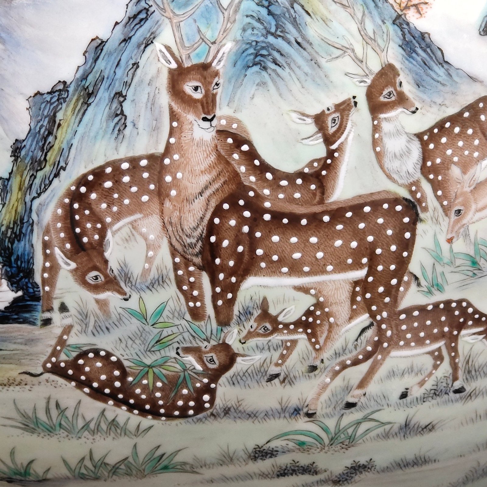 Qing Dynasty Qianlong Greenland Hundred Deer Celestial Ball Vase