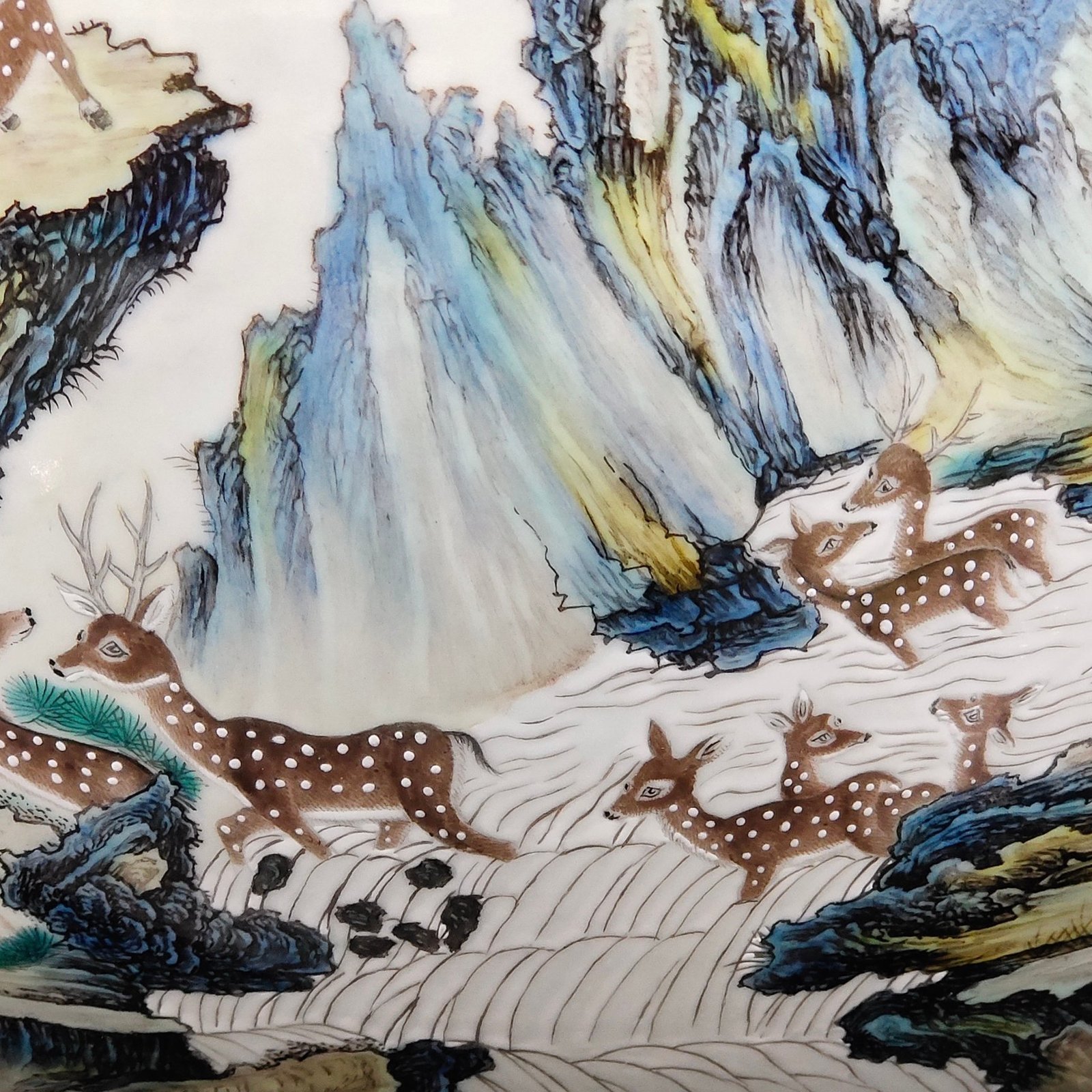 Qing Dynasty Qianlong Greenland Hundred Deer Celestial Ball Vase
