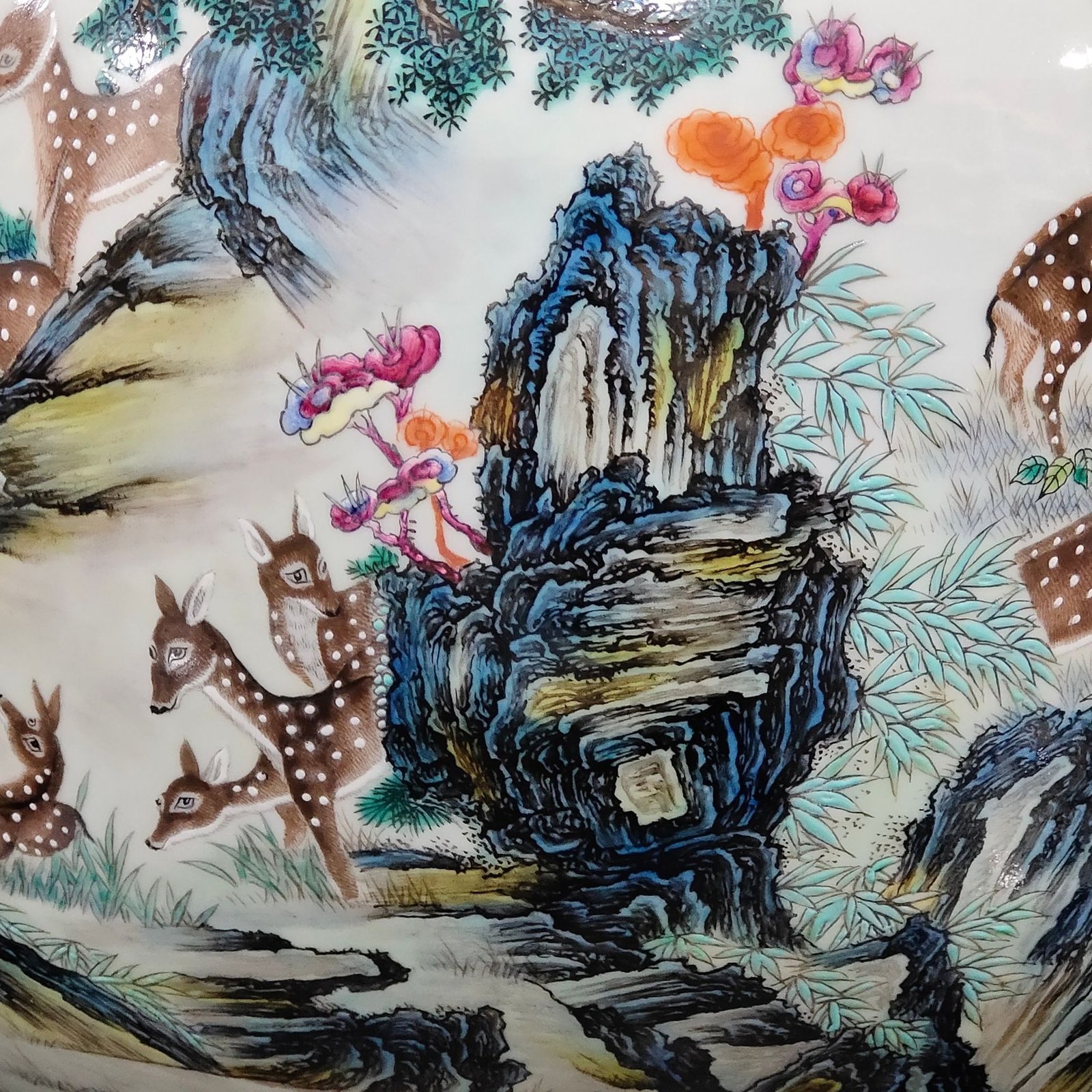 Qing Dynasty Qianlong Greenland Hundred Deer Celestial Ball Vase