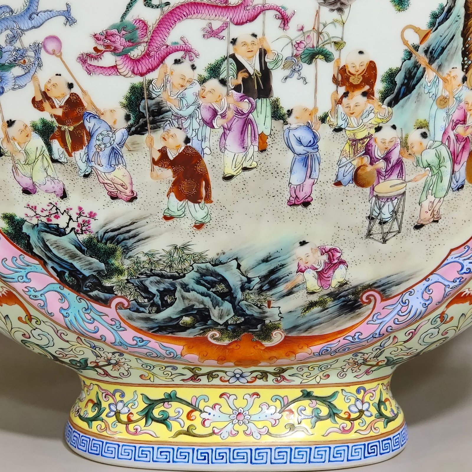 Qing Dynasty Qianlong Greenland Fushou Longevity Large Flat Vase