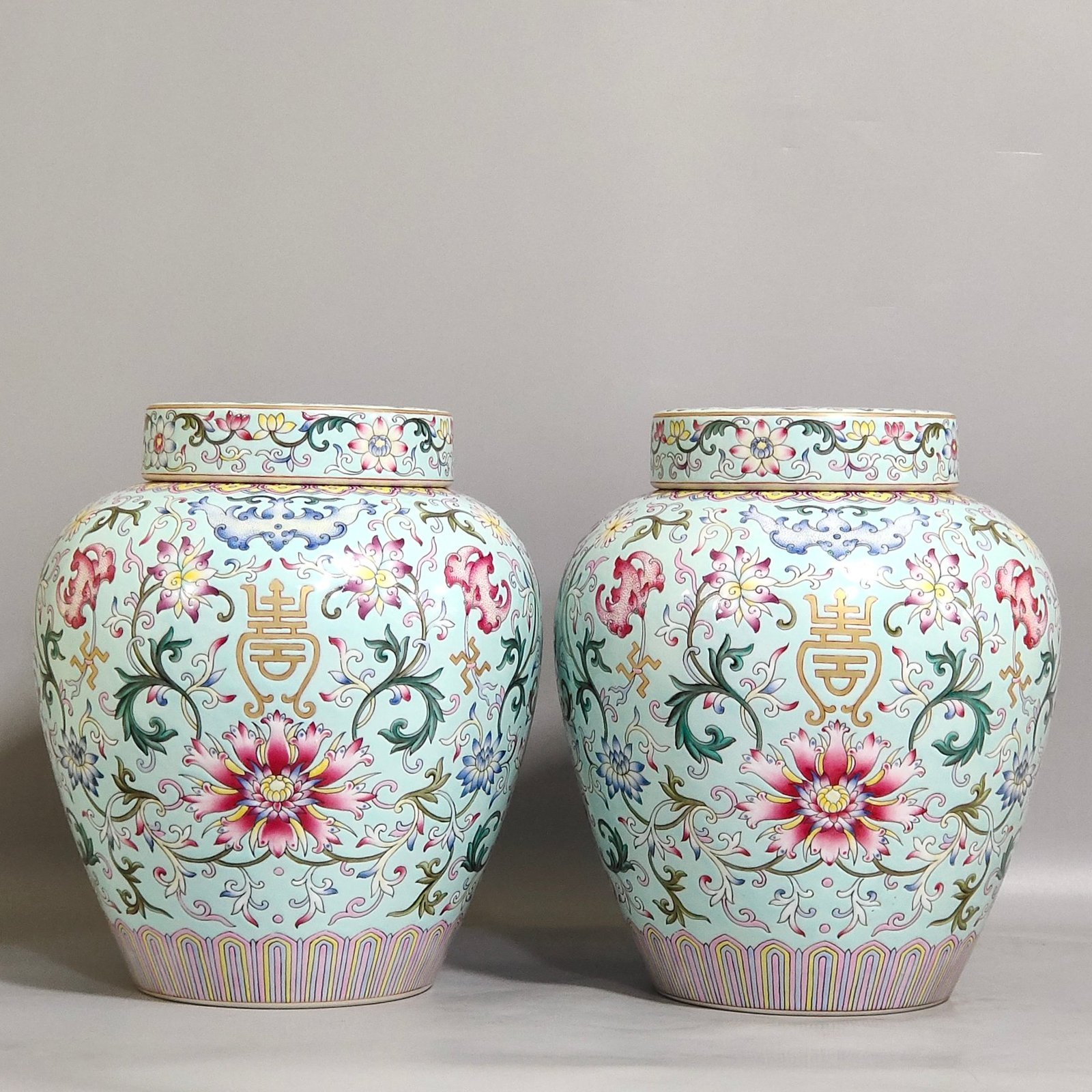 Qing Dynasty Qianlong Greenland Fushou Lianlian Tea Jar