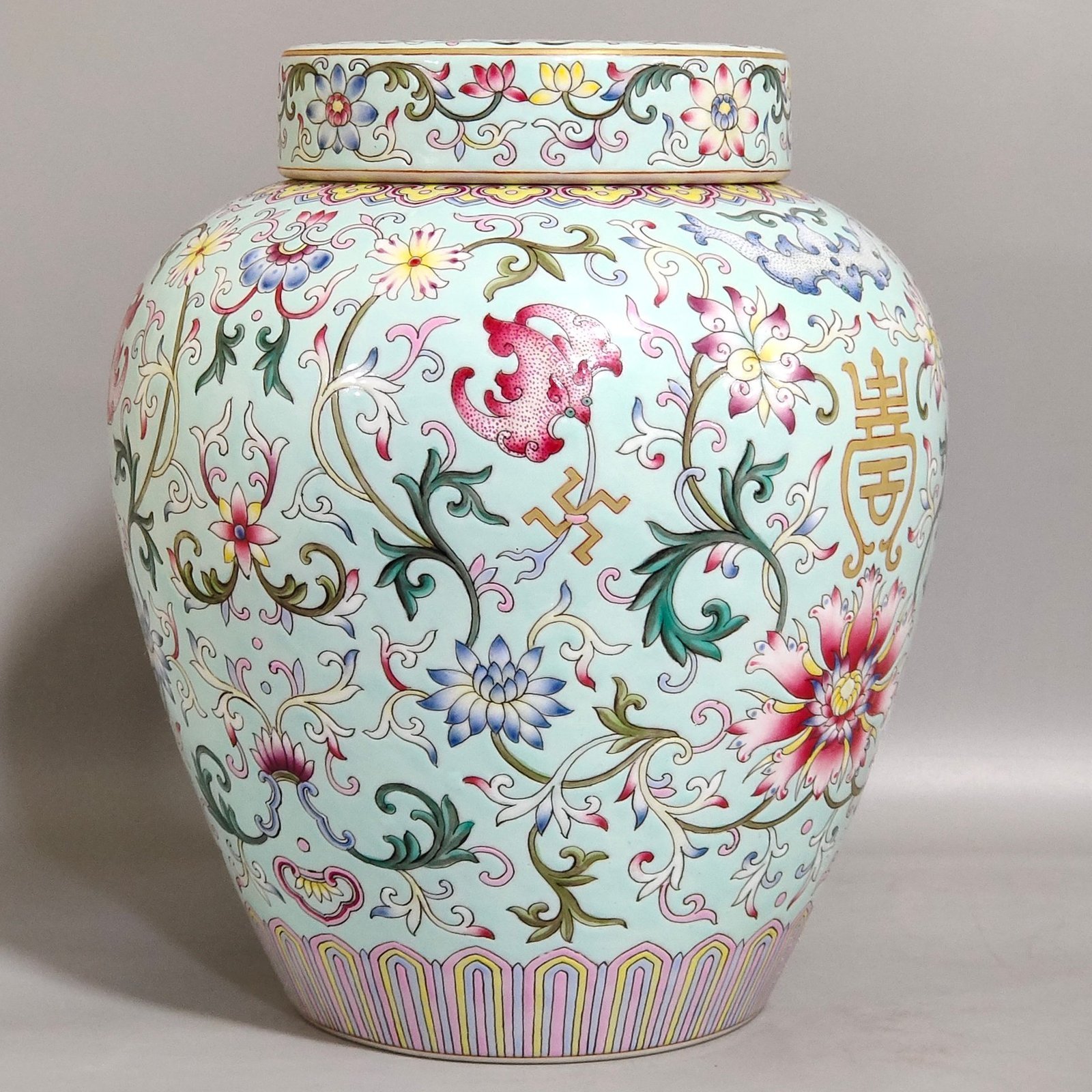 Qing Dynasty Qianlong Greenland Fushou Lianlian Tea Jar