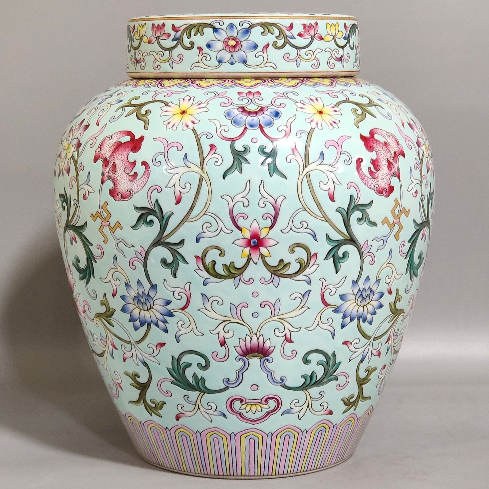 Qing Dynasty Qianlong Greenland Fushou Lianlian Tea Jar