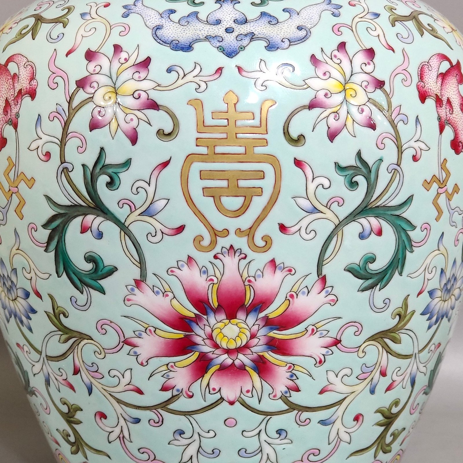 Qing Dynasty Qianlong Greenland Fushou Lianlian Tea Jar
