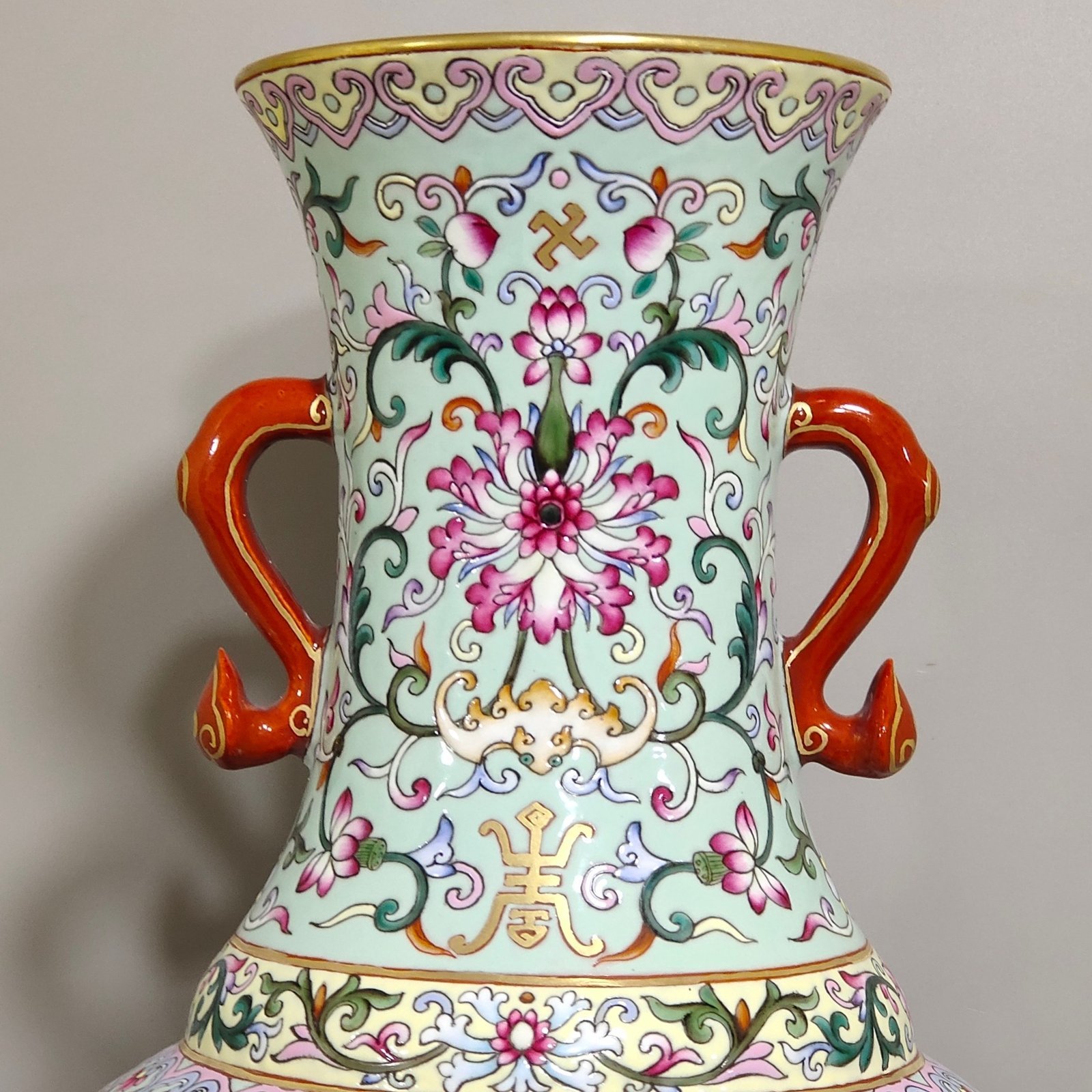 Qing Dynasty Qianlong green land edge poems amphorae