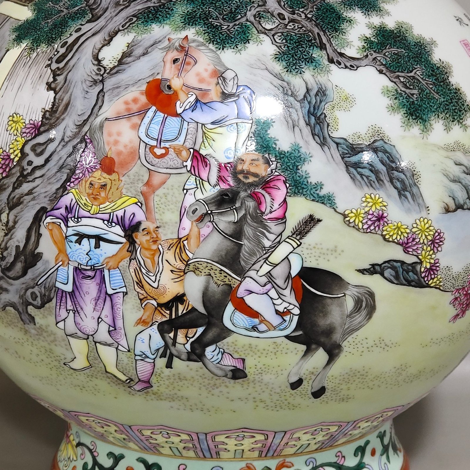 Qing Dynasty Qianlong green land edge poems amphorae