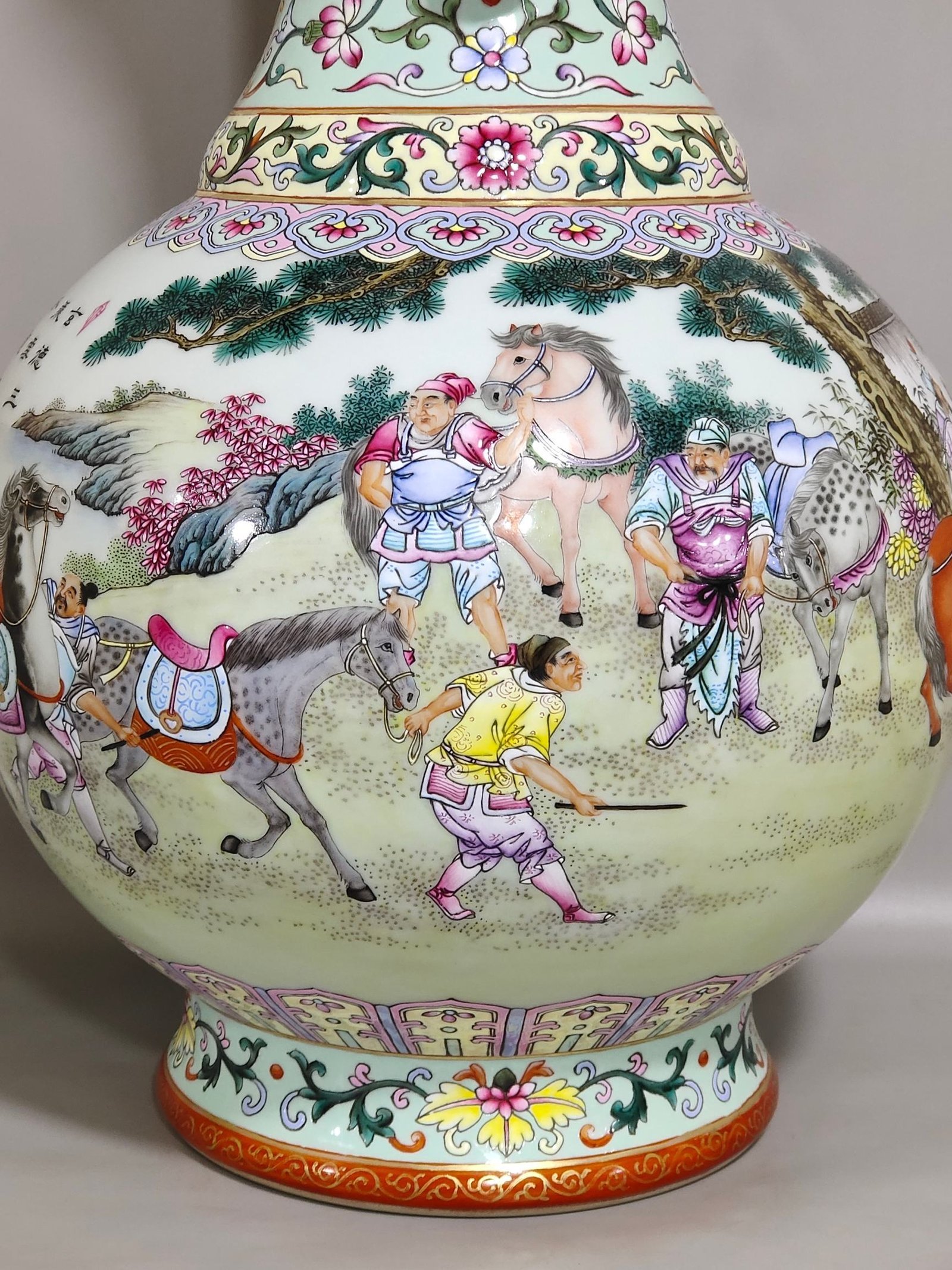 Qing Dynasty Qianlong green land edge poems amphorae