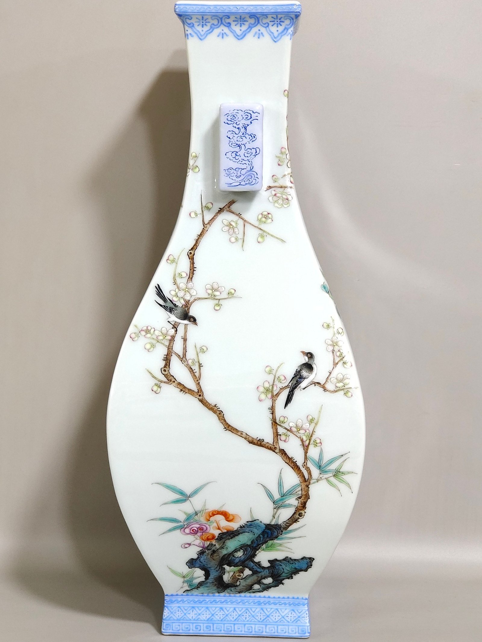 Qing Dynasty Qianlong Cuibian Anjuliye square amphorae