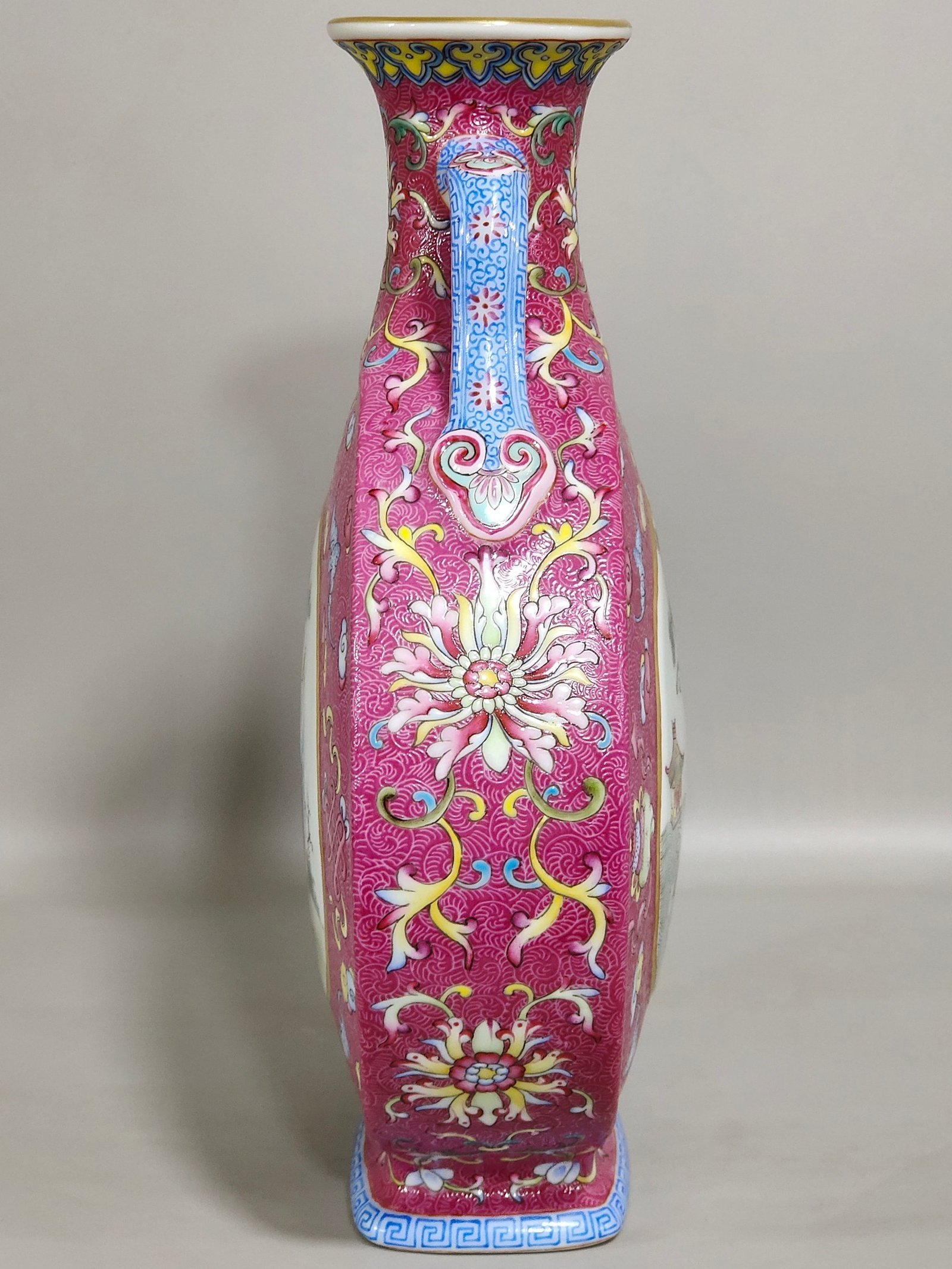 Qing Dynasty Qianlong a rouge-red embroidered eight-treasure pattern window-shaped figure and story