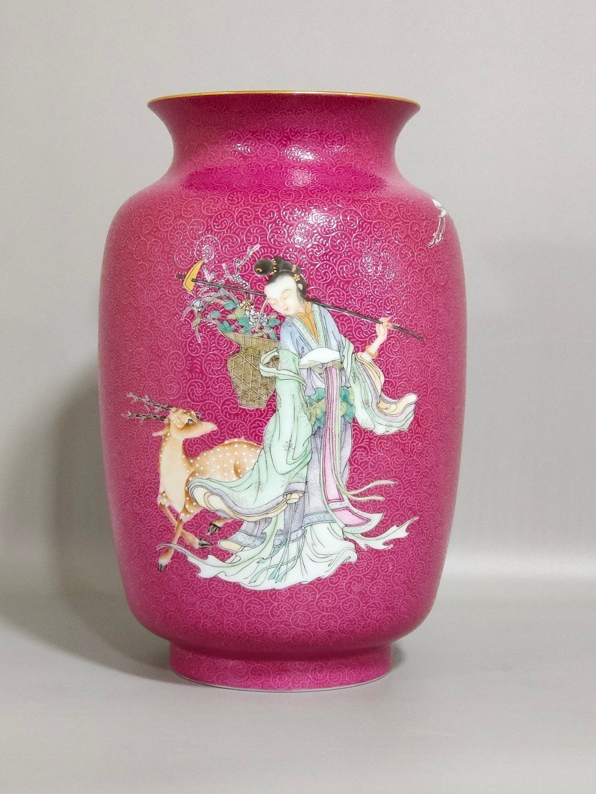 Qing Dynasty Qianlong rouge-red grilled mushroom and winter melon vase