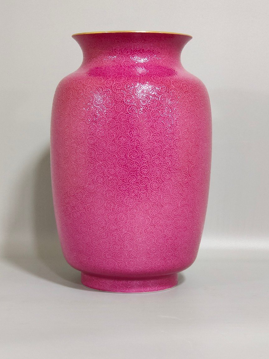 Qing Dynasty Qianlong rouge-red grilled mushroom and winter melon vase