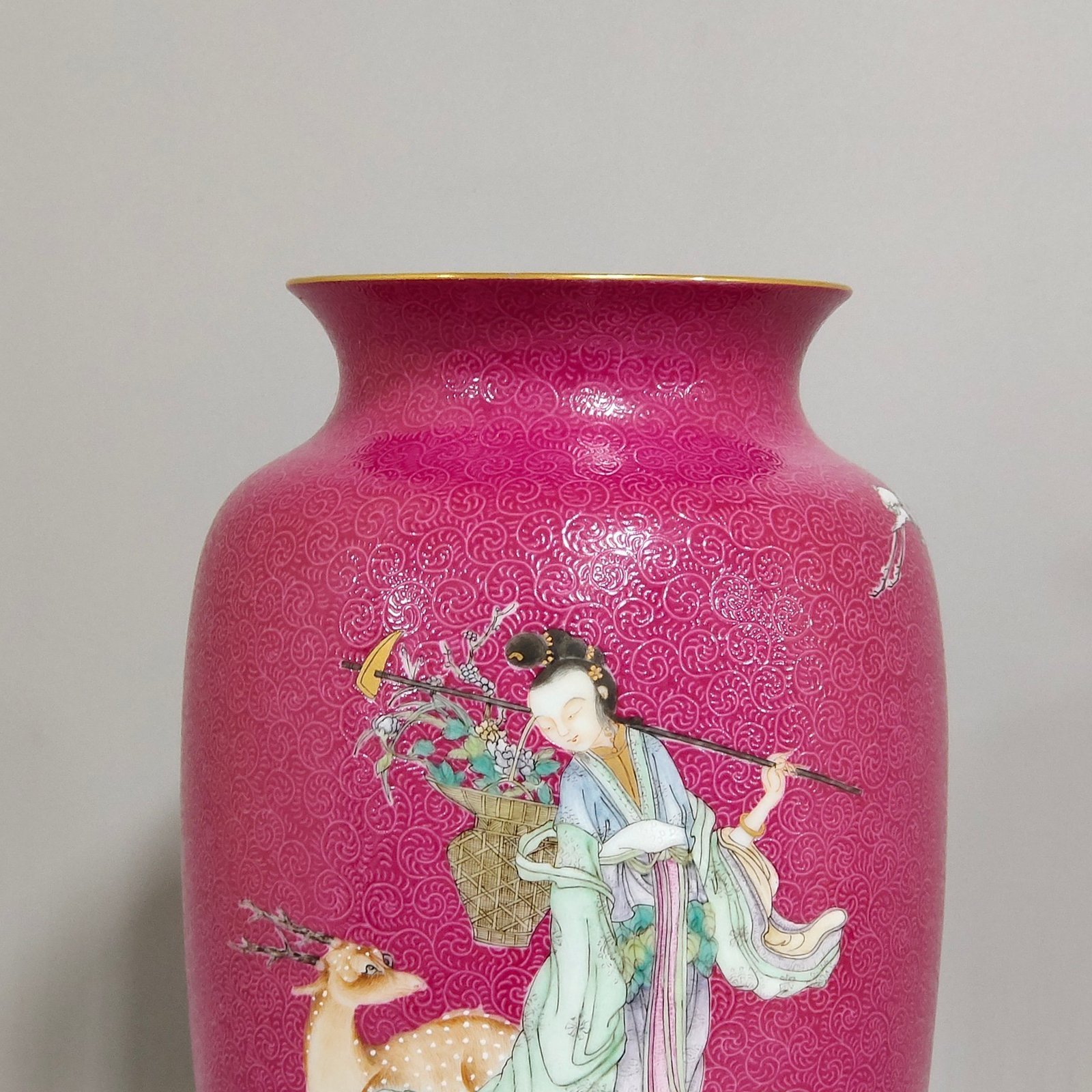 Qing Dynasty Qianlong rouge-red grilled mushroom and winter melon vase