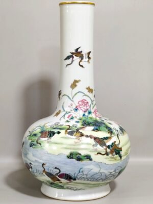 Qing Dynasty Qianlong A long-necked vase with pictures and poems of reeds and wild gooses