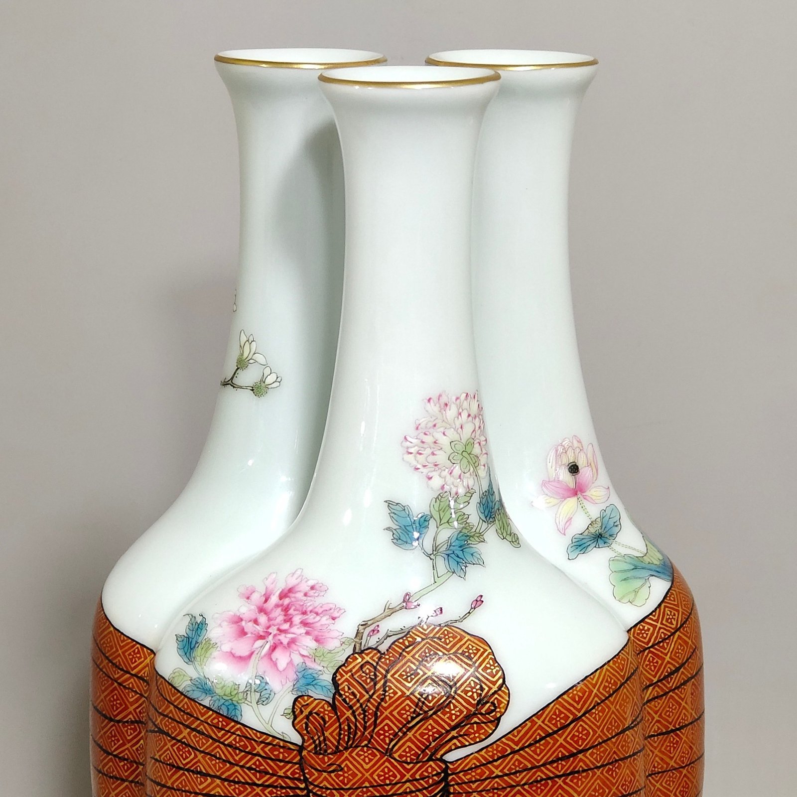 Qing Dynasty Qianlong flower vase with three tubes