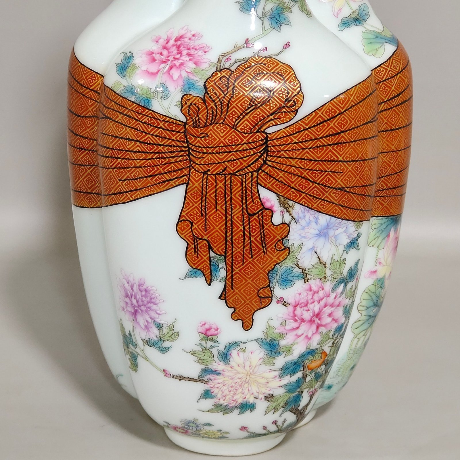 Qing Dynasty Qianlong flower vase with three tubes