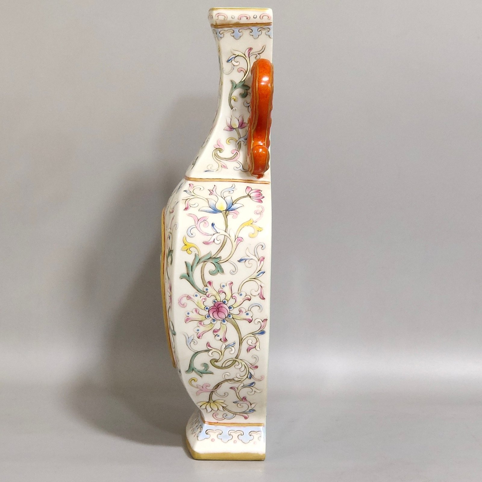 Qing Dynasty Qianlong Chrysanthemum wall vase