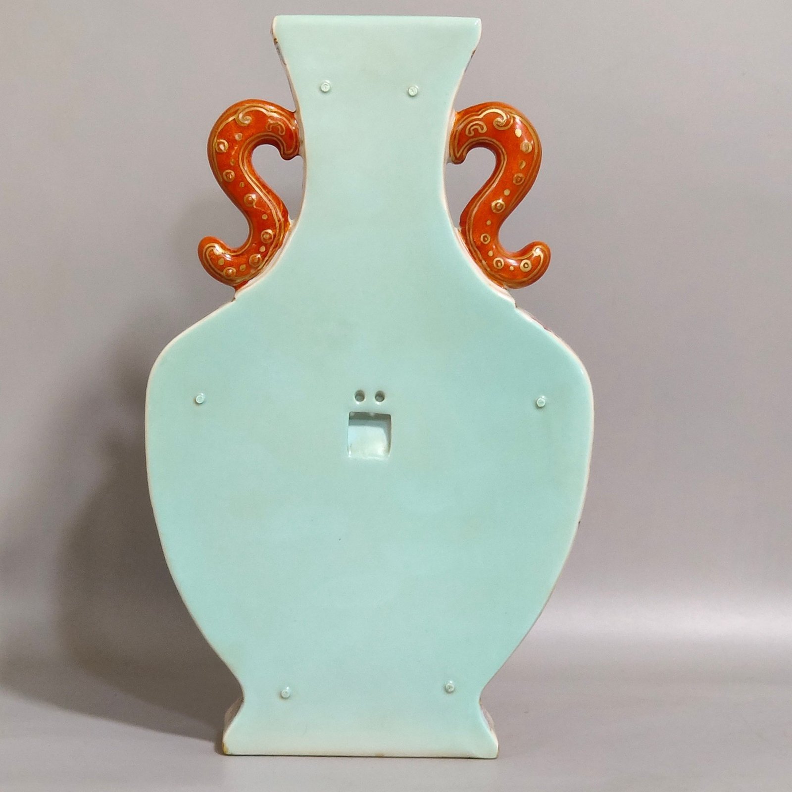 Qing Dynasty Qianlong Chrysanthemum wall vase