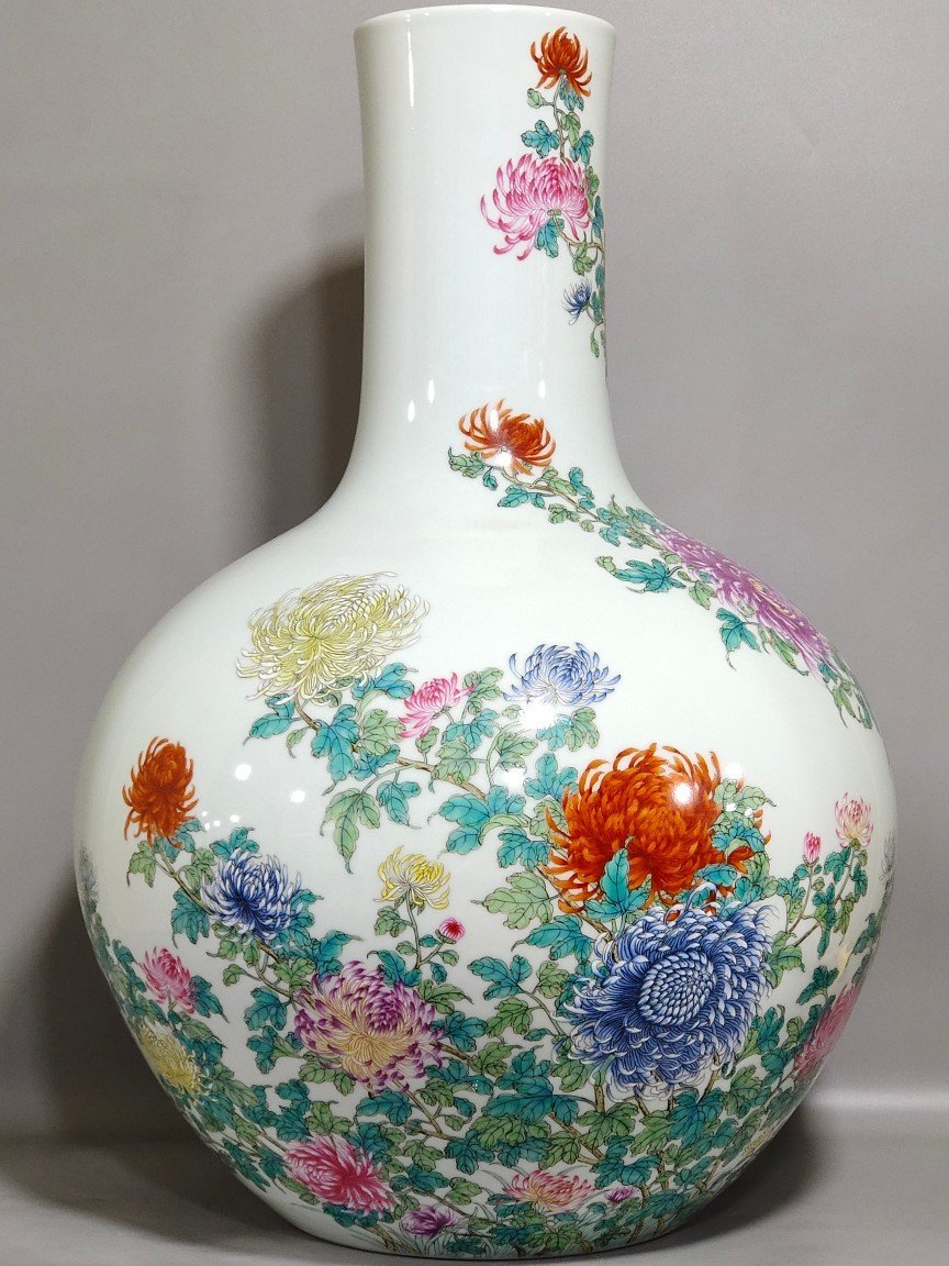 Qing Dynasty Qianlong Chrysanthemum celestial vase