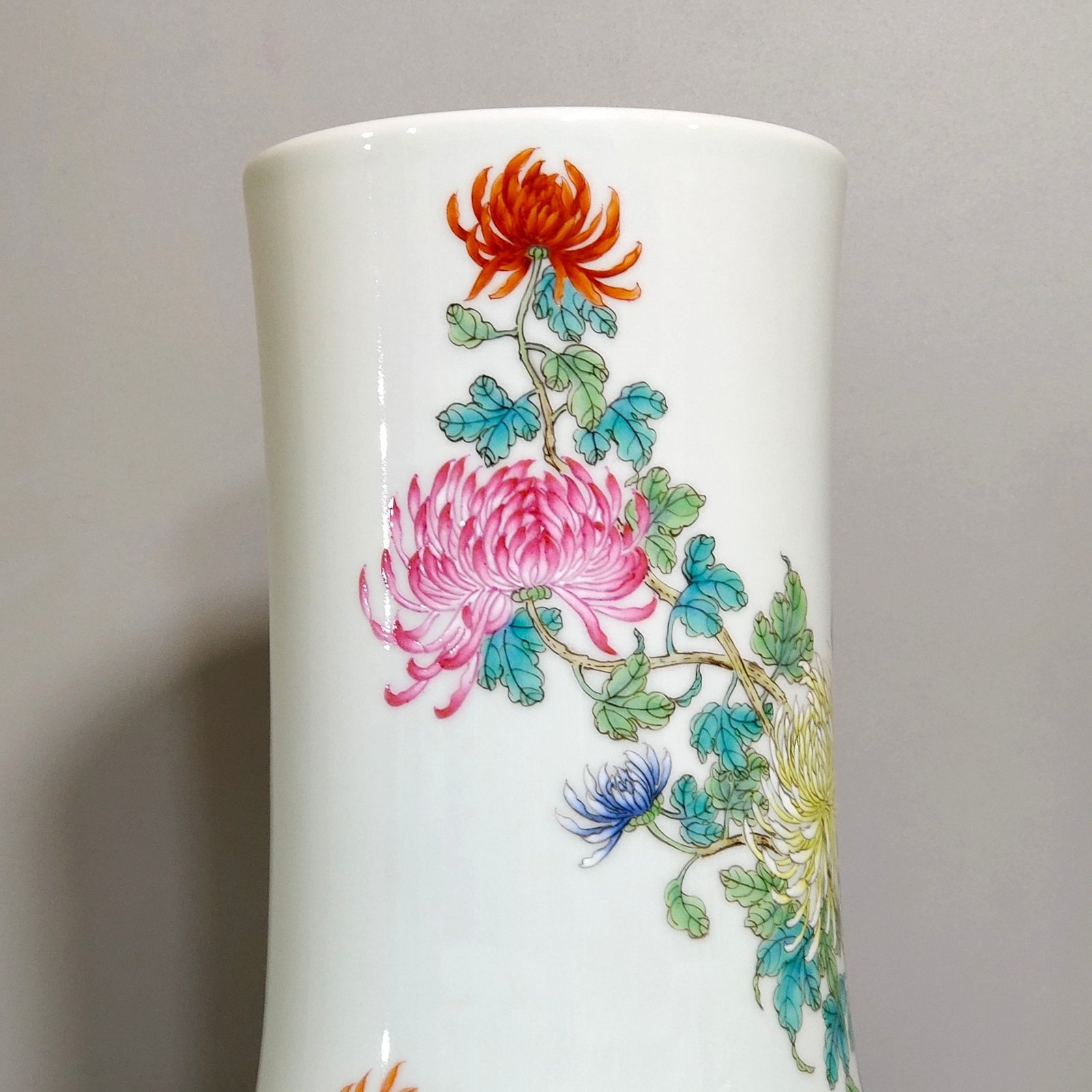 Qing Dynasty Qianlong Chrysanthemum celestial vase