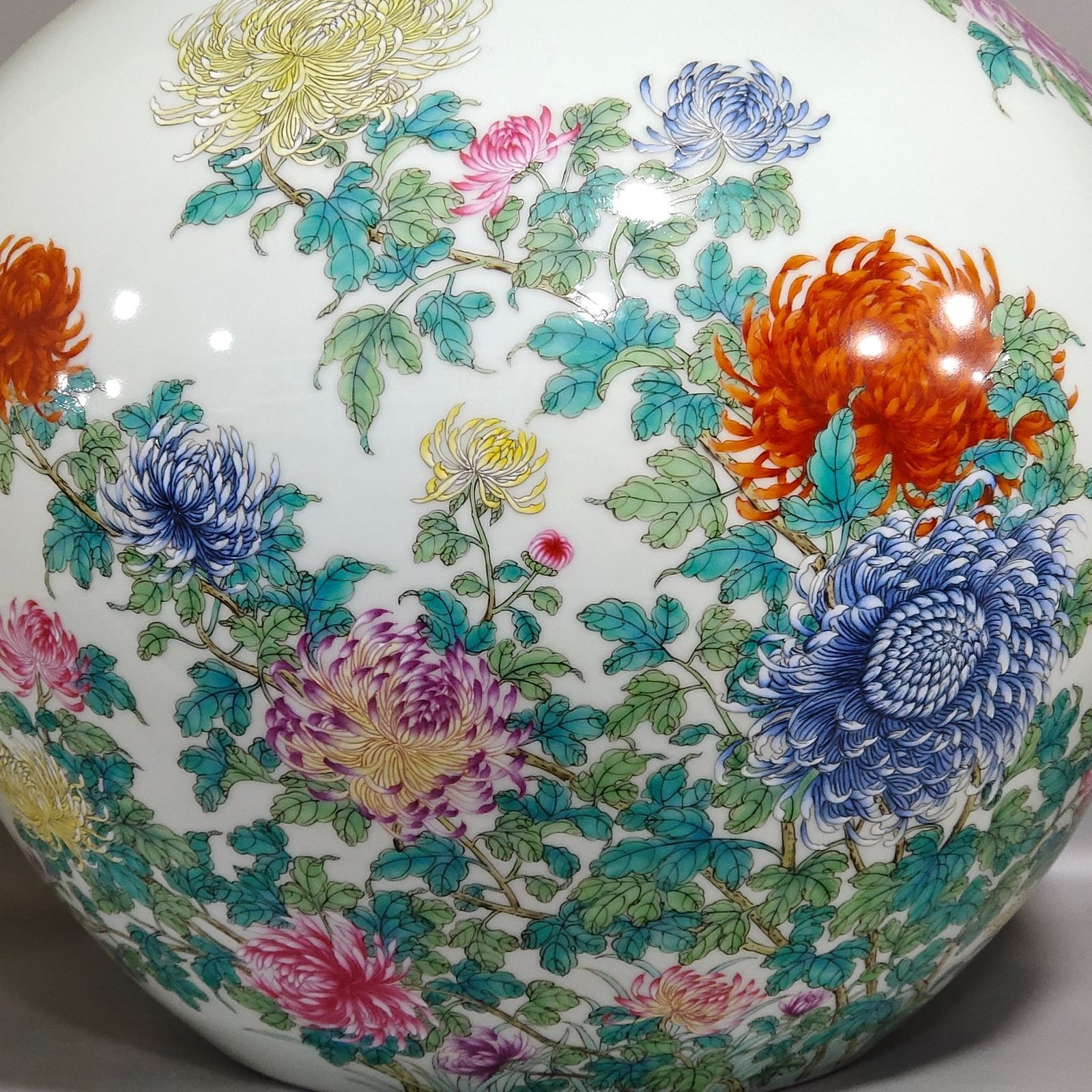 Qing Dynasty Qianlong Chrysanthemum celestial vase