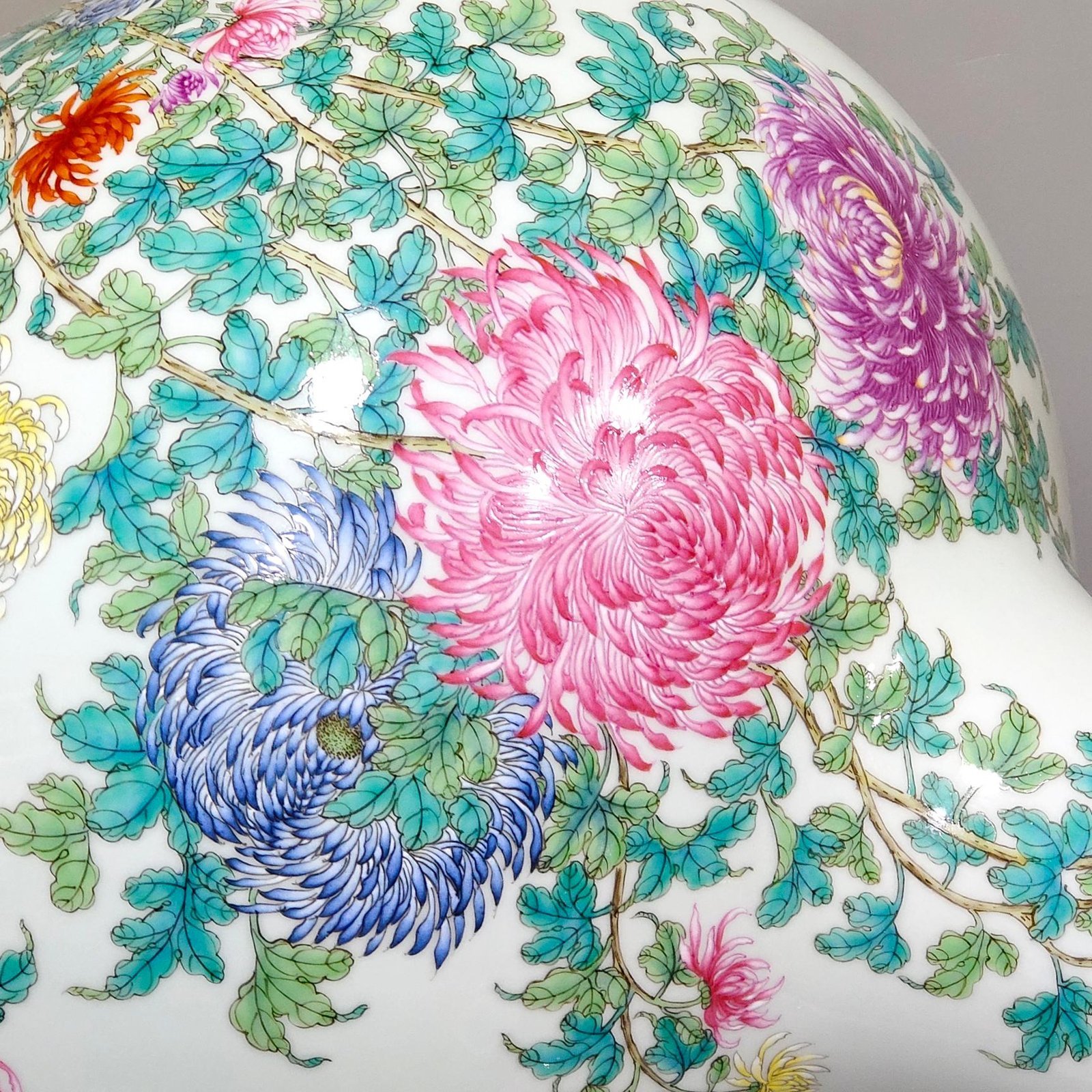 Qing Dynasty Qianlong Chrysanthemum celestial vase