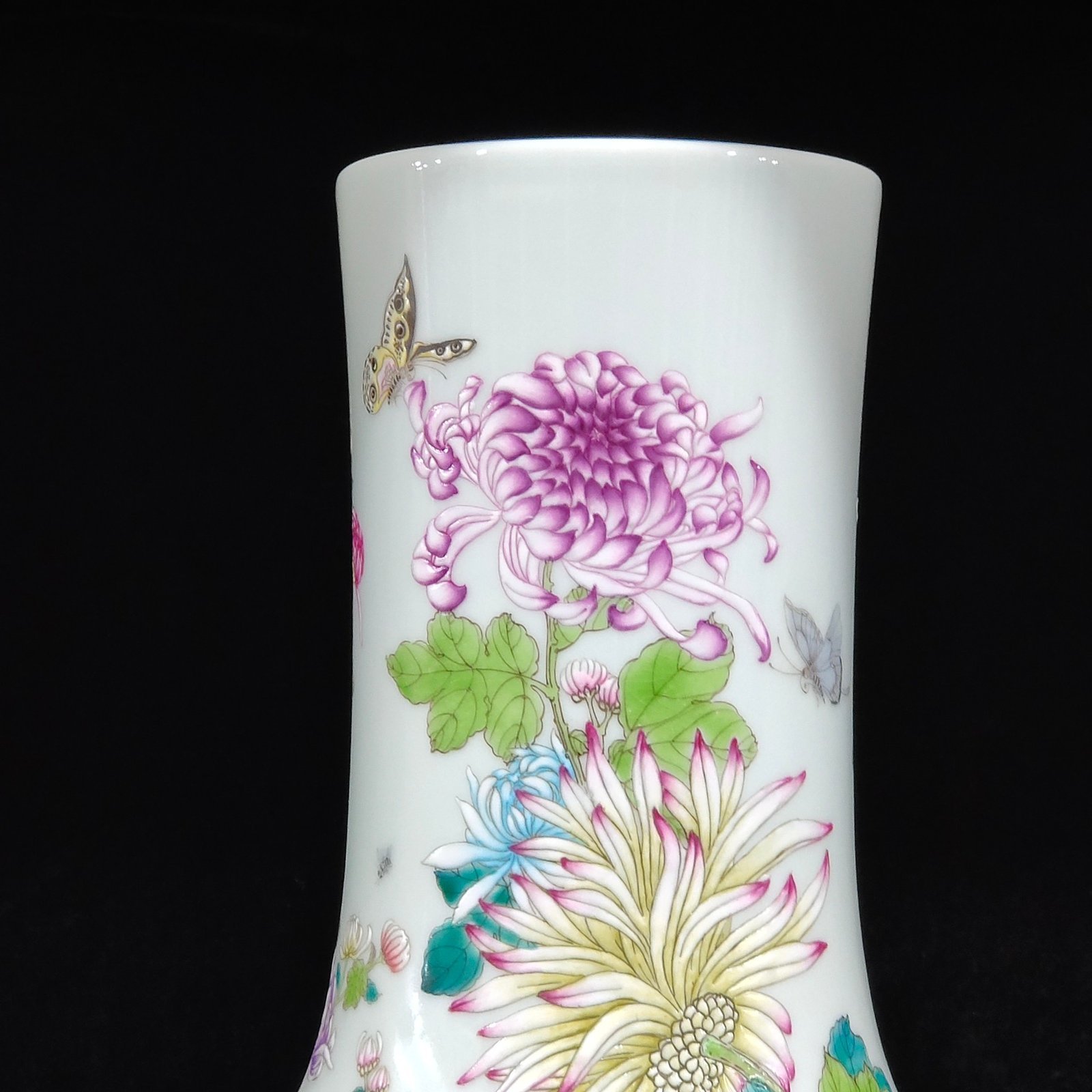Qing Dynasty Qianlong Chrysanthemum celestial vase