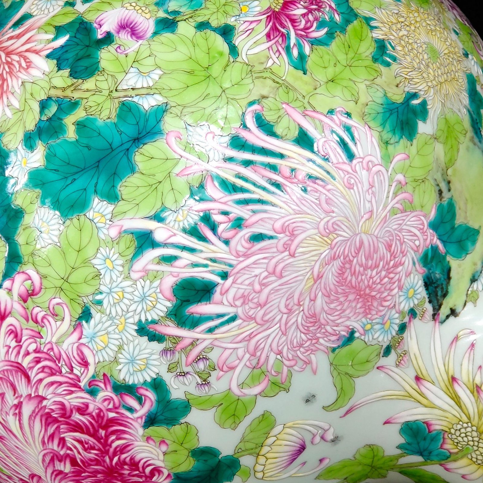 Qing Dynasty Qianlong Chrysanthemum celestial vase