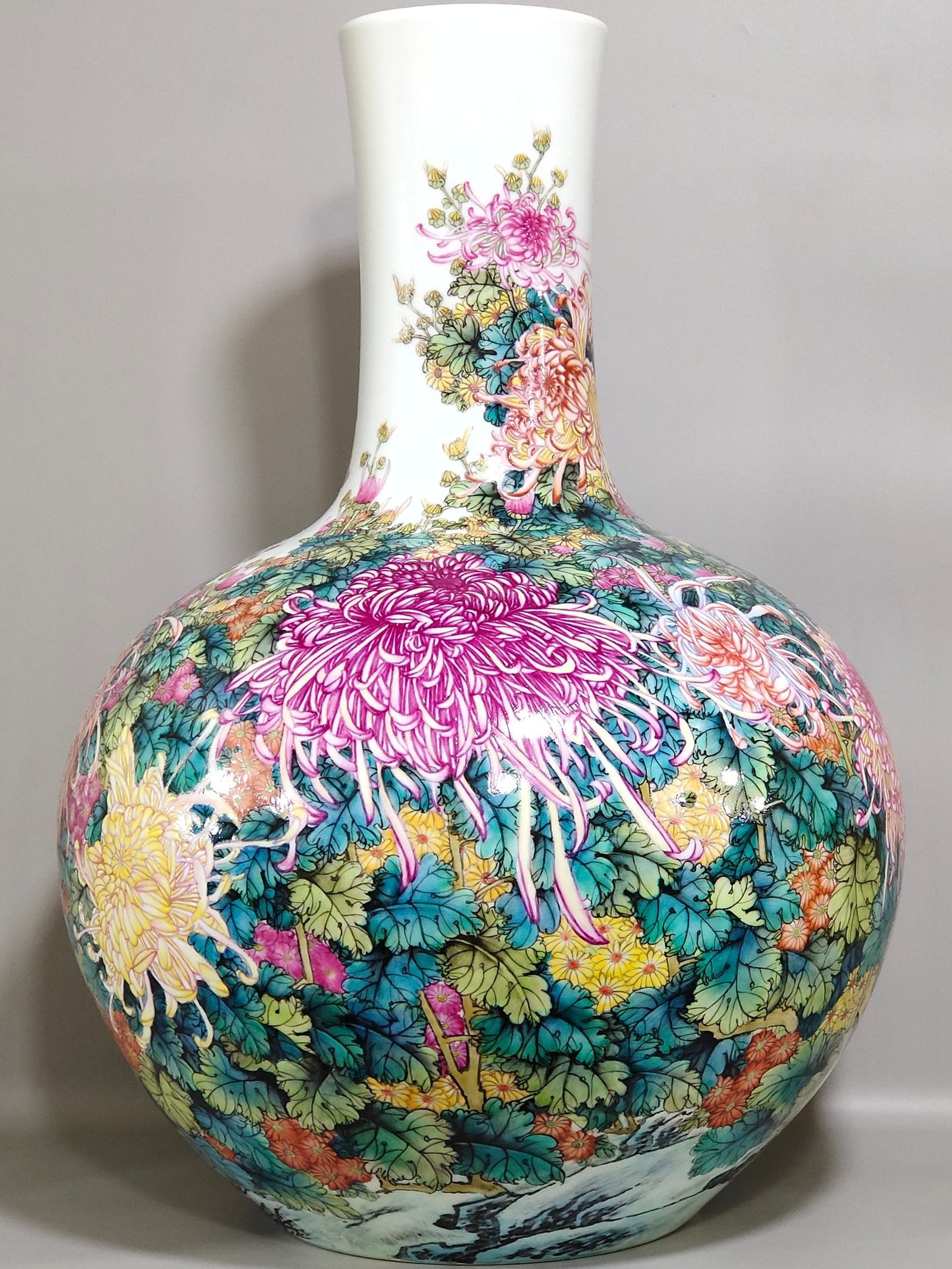 Qing Dynasty Qianlong Chrysanthemum celestial vase