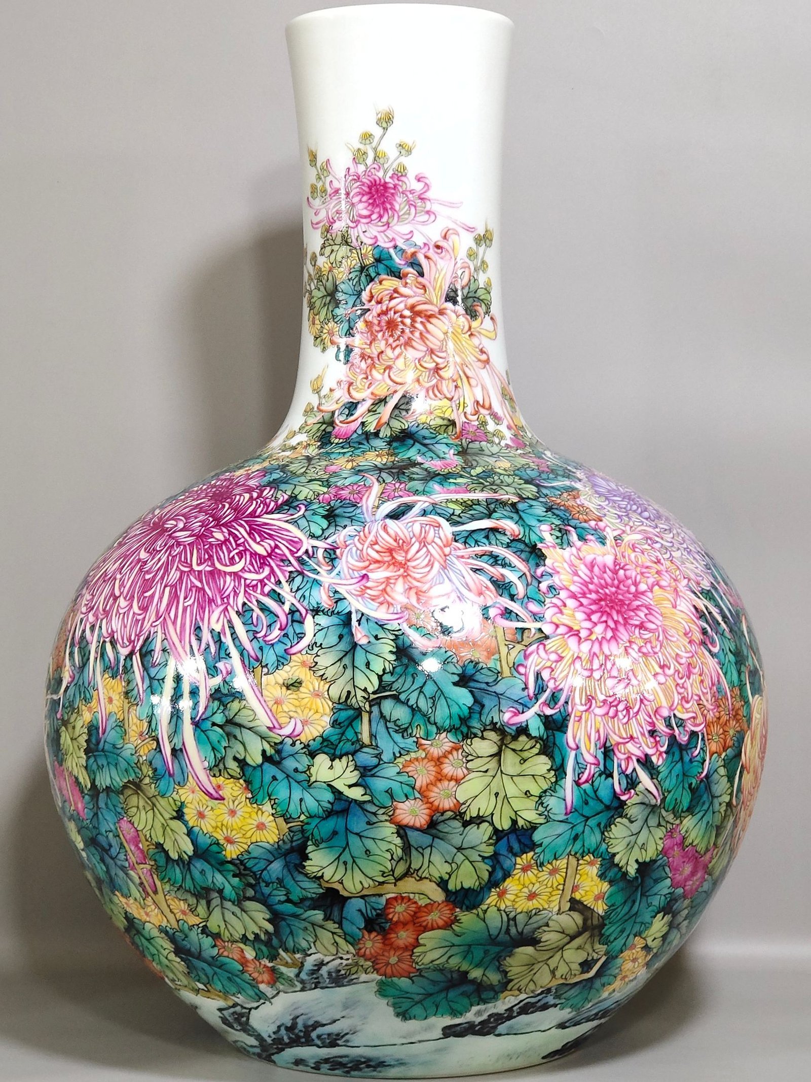Qing Dynasty Qianlong Chrysanthemum celestial vase