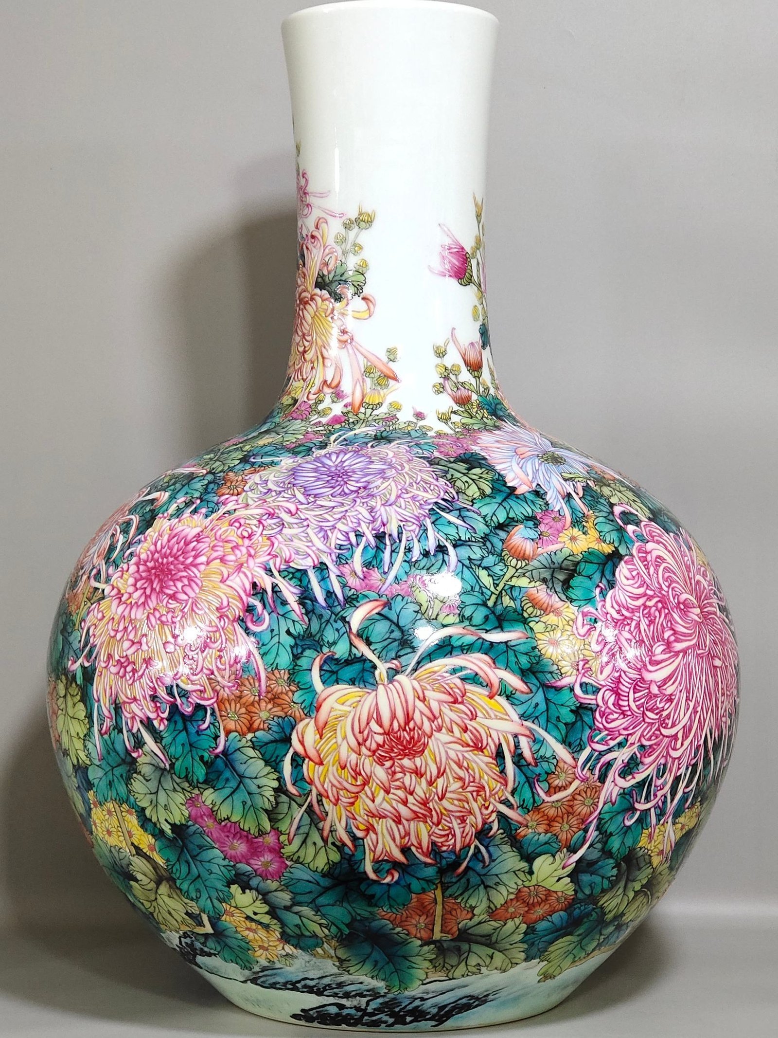 Qing Dynasty Qianlong Chrysanthemum celestial vase