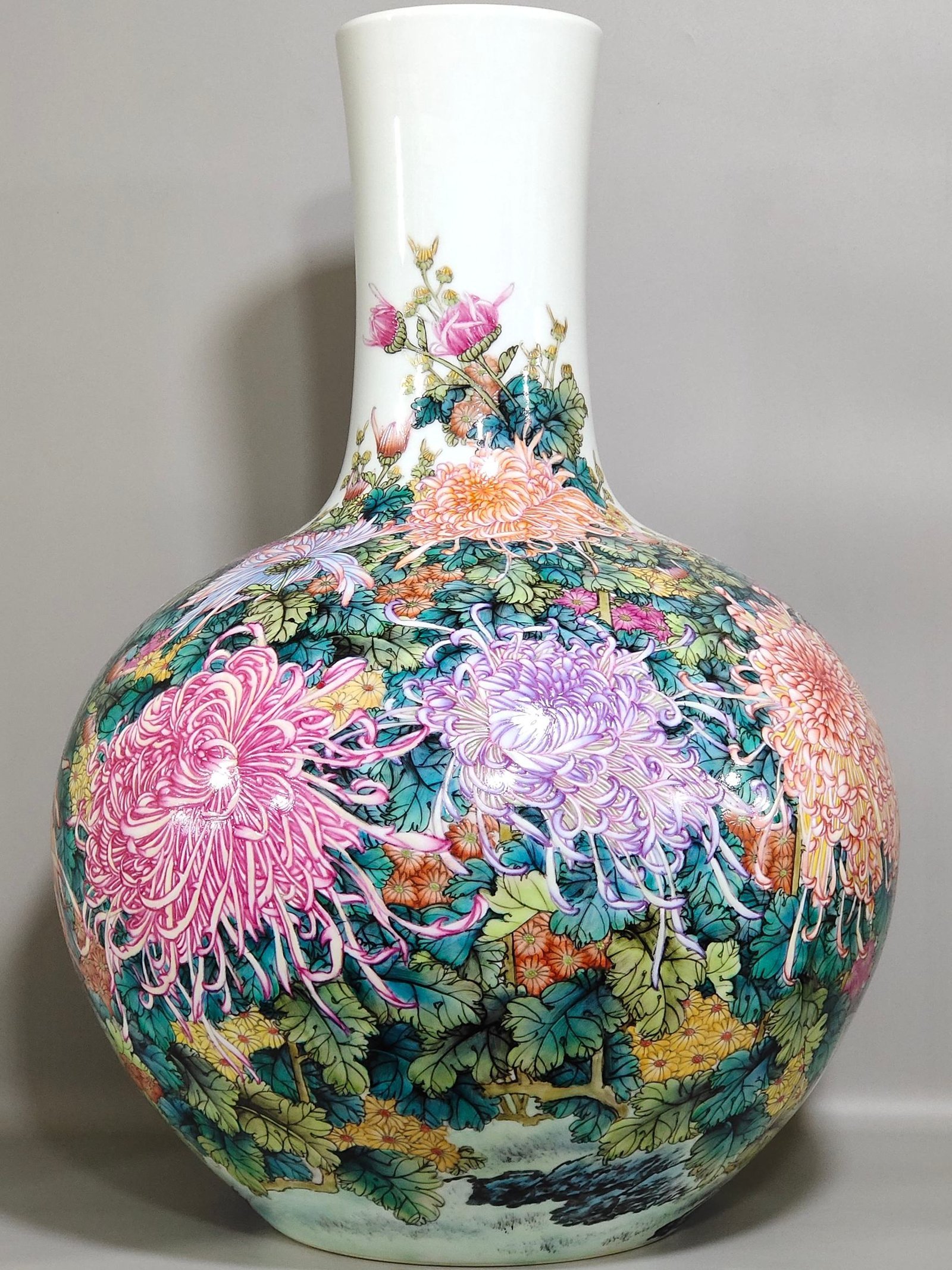Qing Dynasty Qianlong Chrysanthemum celestial vase