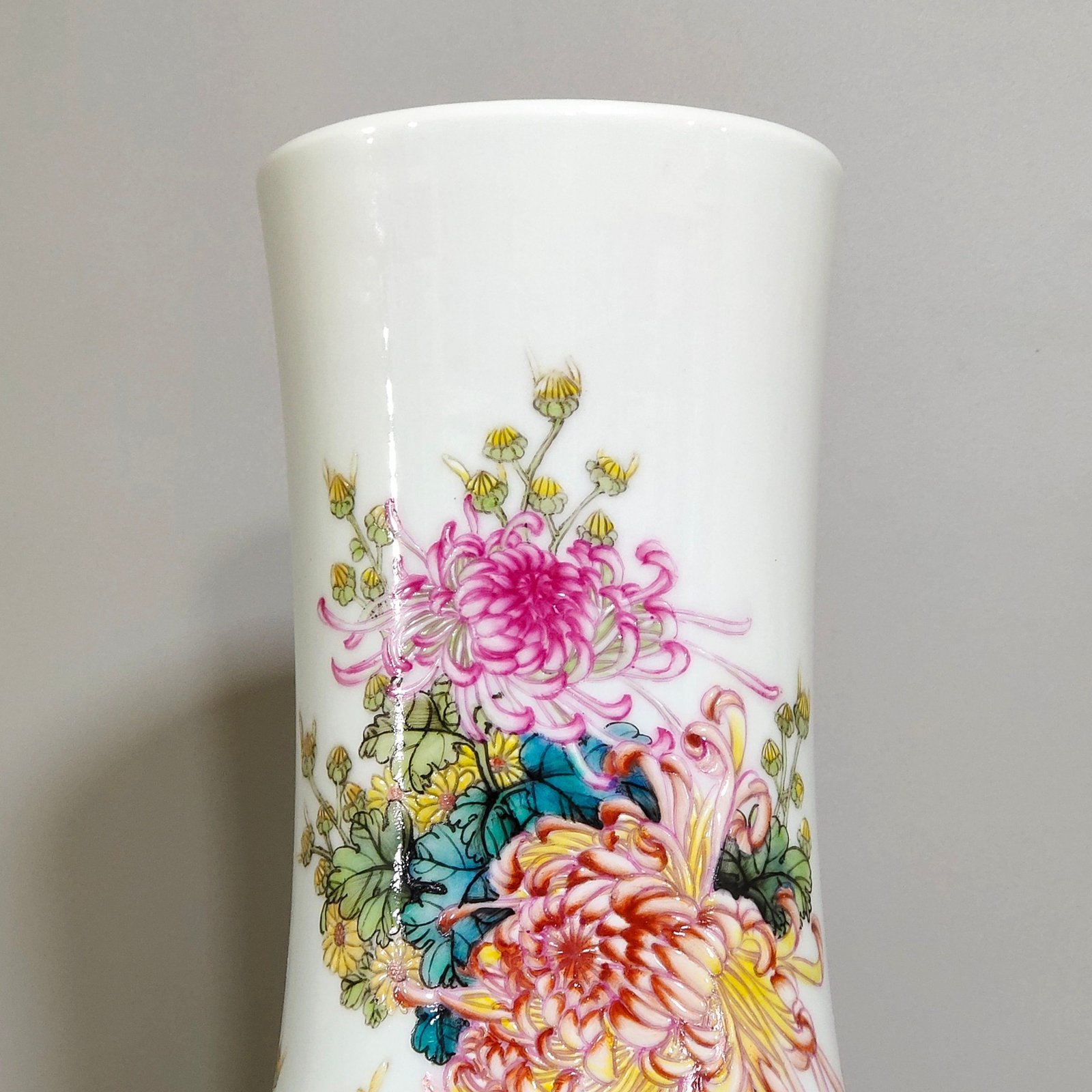 Qing Dynasty Qianlong Chrysanthemum celestial vase