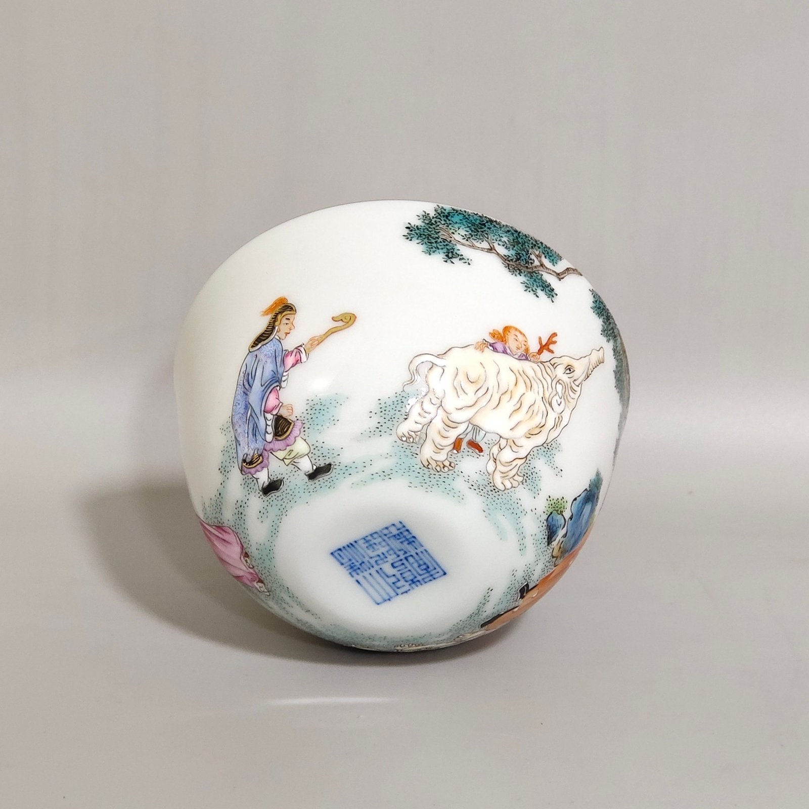 Qing Dynasty Qianlong barbarian treasure offering cup