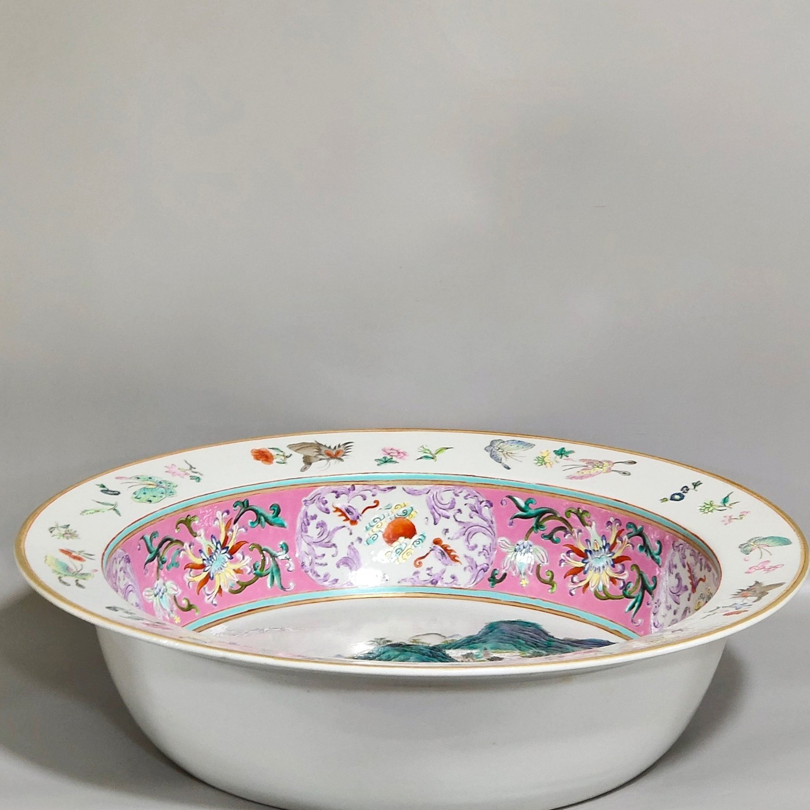 Qing Dynasty Qianlong Dielianhua landscape basin