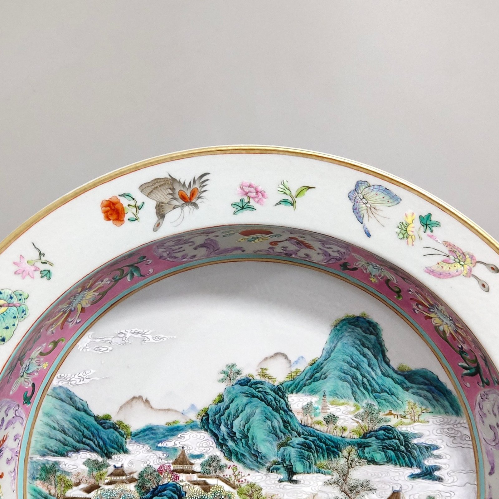 Qing Dynasty Qianlong Dielianhua landscape basin