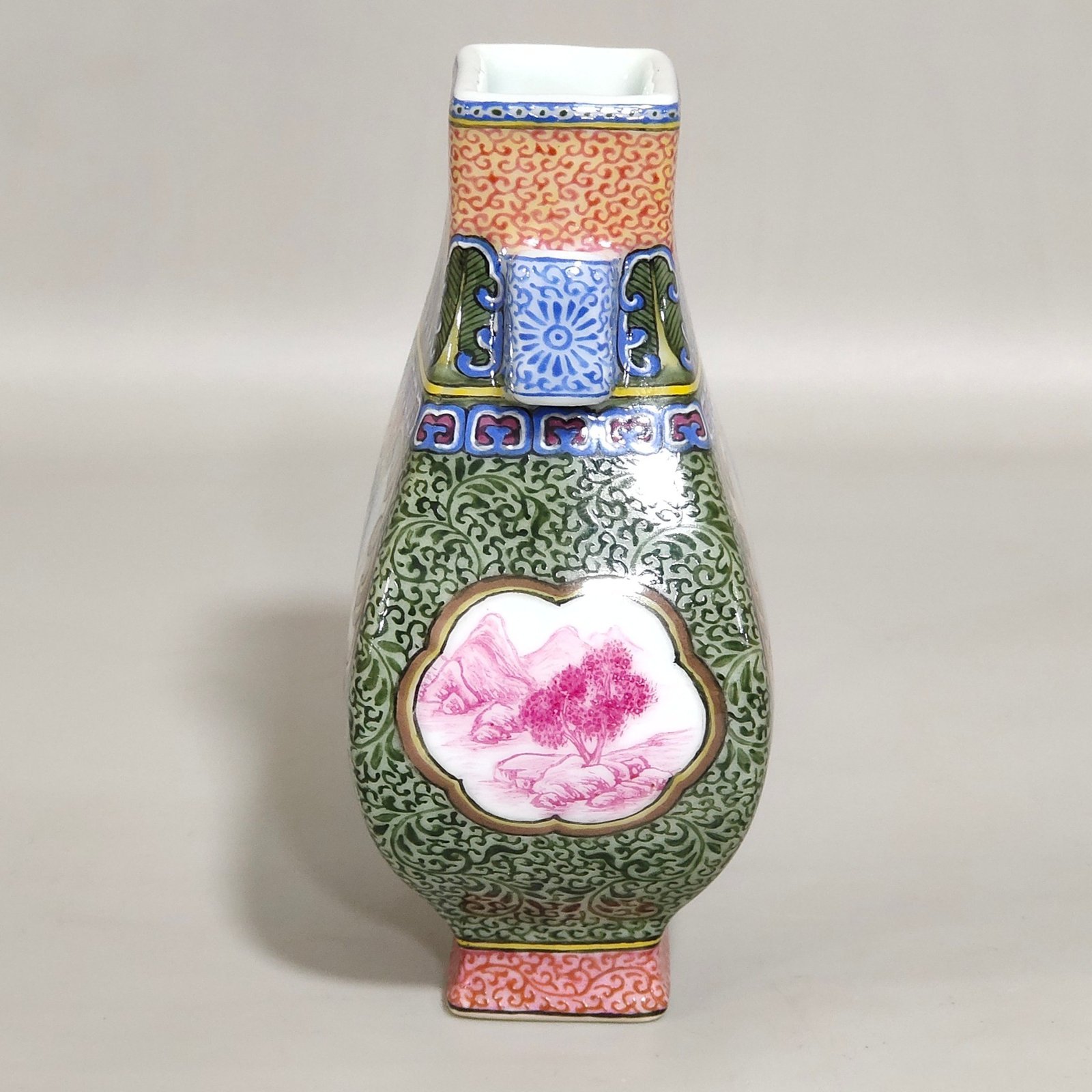 Qing Dynasty Qianlong Western figure amphorae